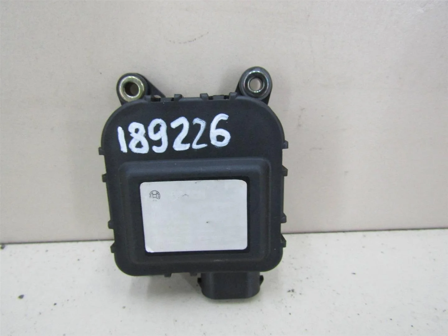 Моторчик заслонки печки Audi A6 (C5) 1997-2004  [4B1820511A]  2.4 V6 ALF в Вологде