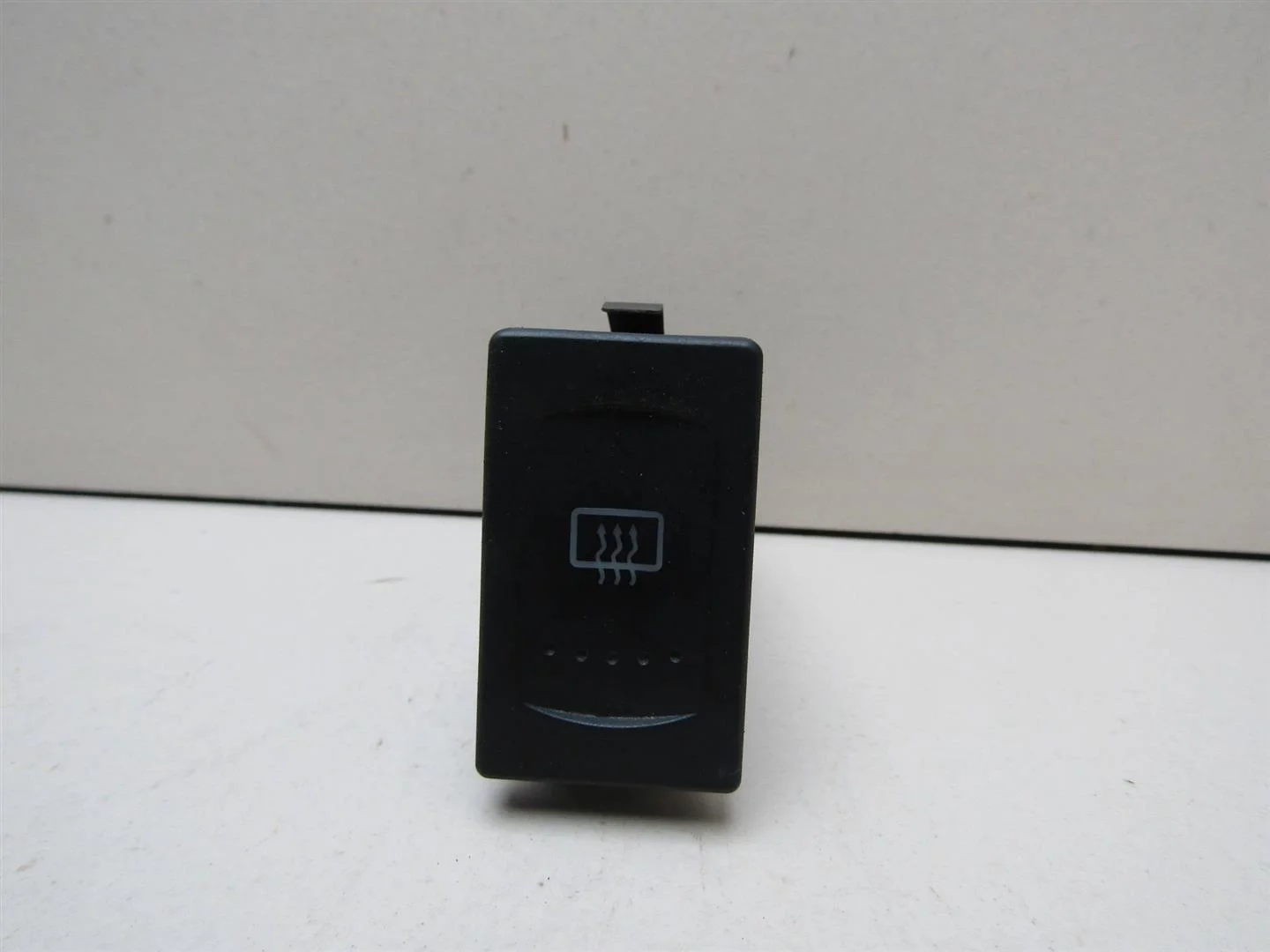 Кнопка обогрева заднего стекла VW Passat (B5) 1996-2000  [3B0959621B]  1.8 в Вологде