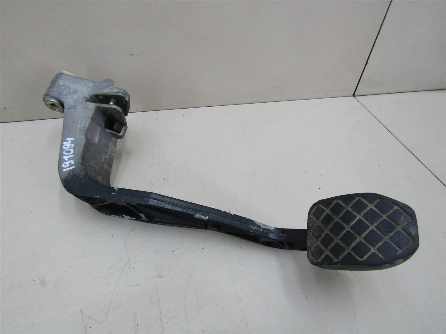 Педаль сцепления VW Passat (B5) 1996-2000  [8D1721316J]  1.8 в Вологде