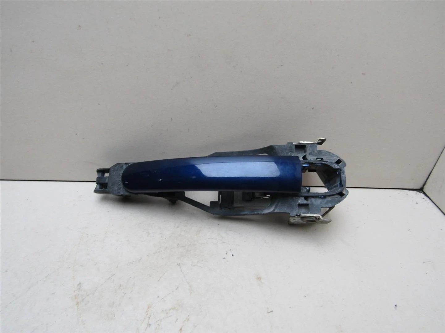 Ручка двери передней наружная левая VW Passat (B5+) 2000-2005  [3U0837885]  в Вологде