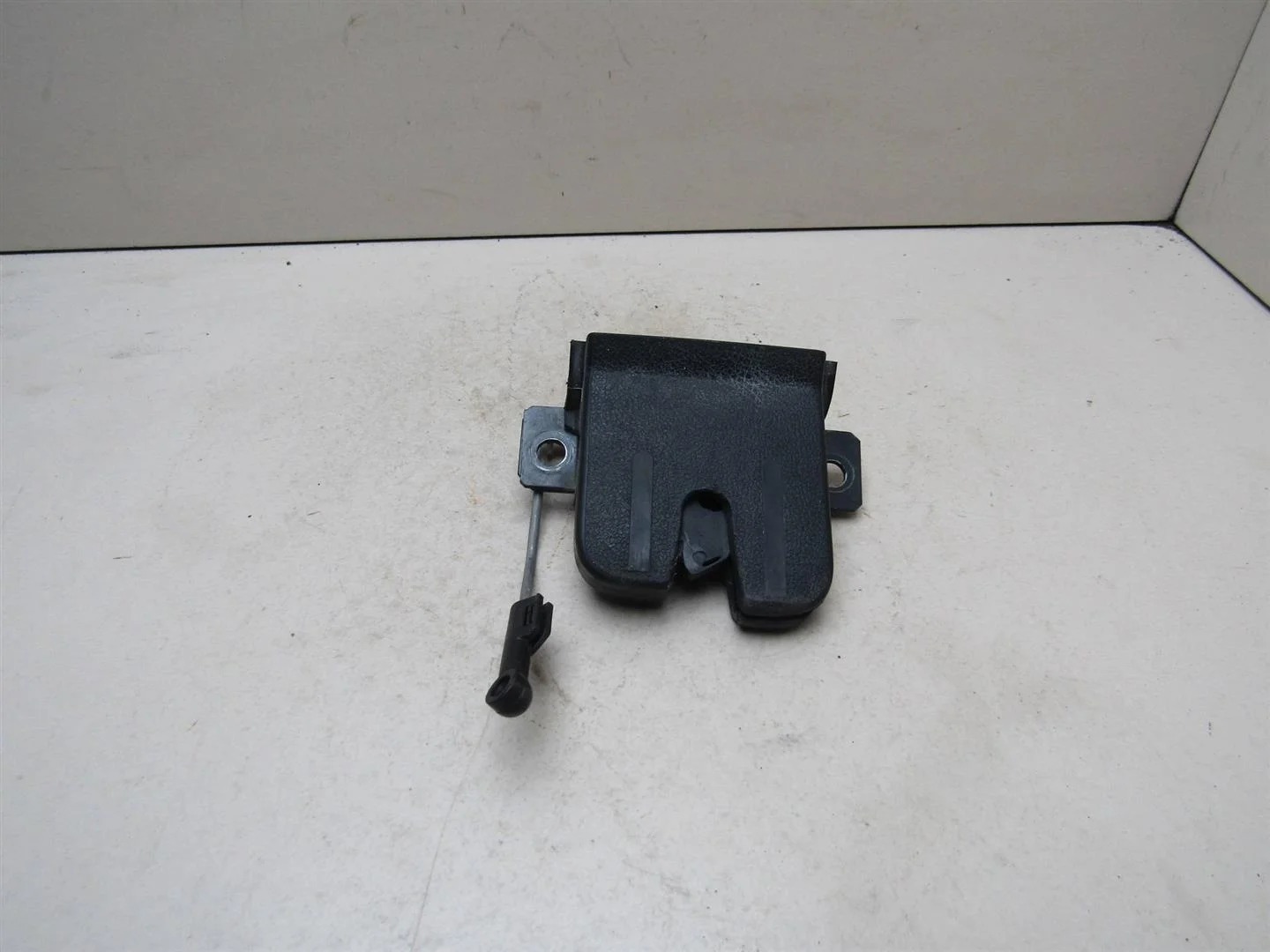 Замок багажника VW Touareg 2002-2010  [7L6827505D]  в Вологде