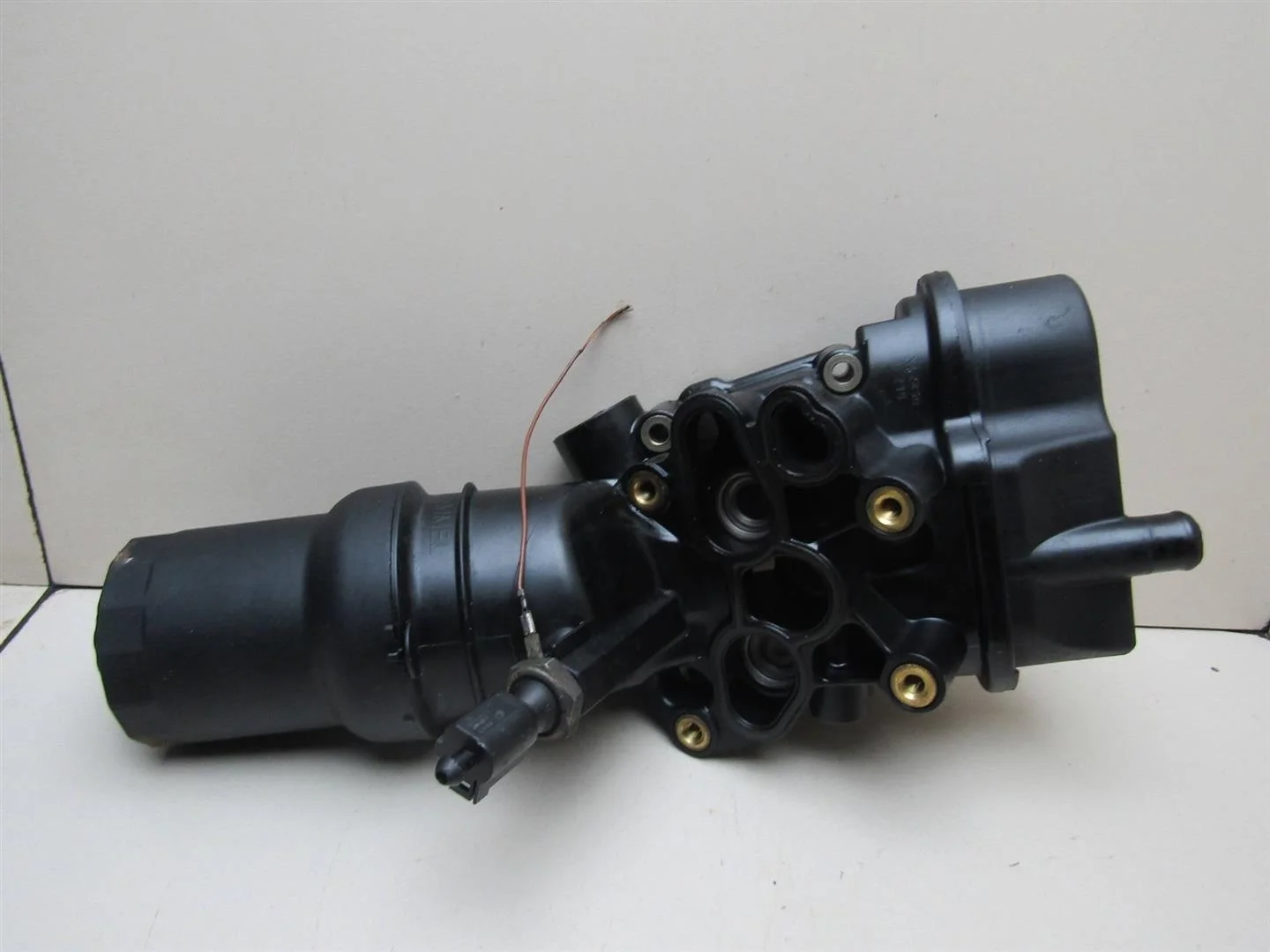 Корпус масляного фильтра VW Passat (B6) 2005-2010  [06D115397G]  2.0 FSI в Вологде