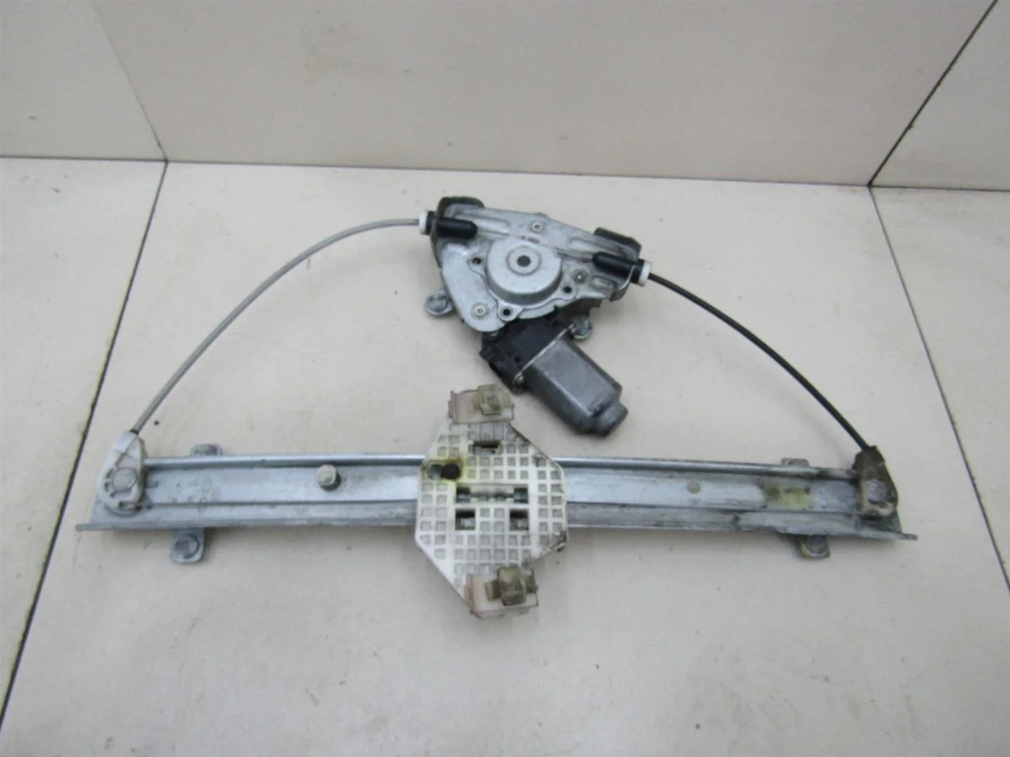 Стеклоподъемник электр. задний левый Hyundai Solaris 2010-2017  [834011R010]  в Вологде