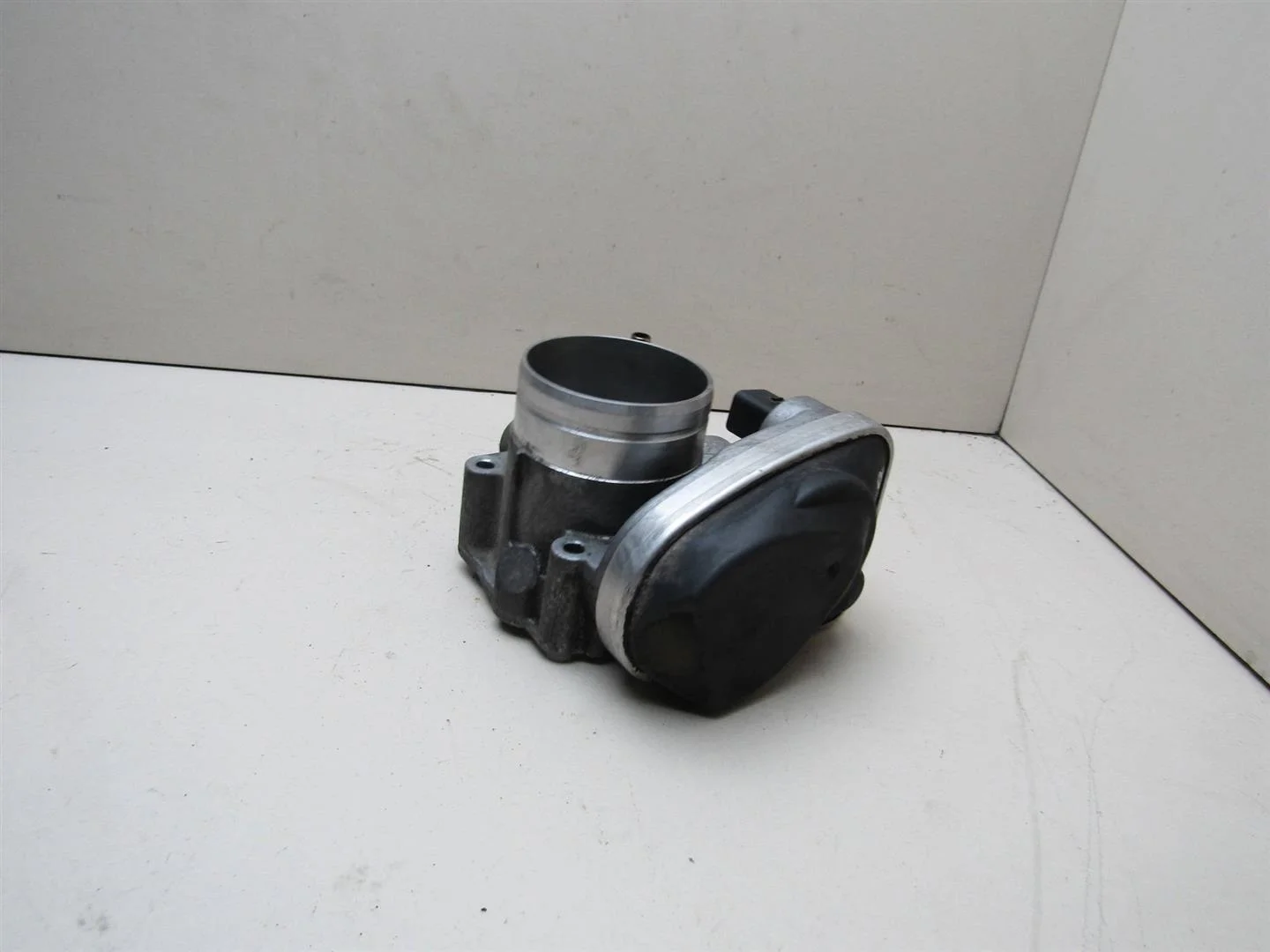 Заслонка дроссельная Skoda Octavia (A5 1Z-) 2004-2013  [06A133062AT]  1.6 8V BSE в Вологде