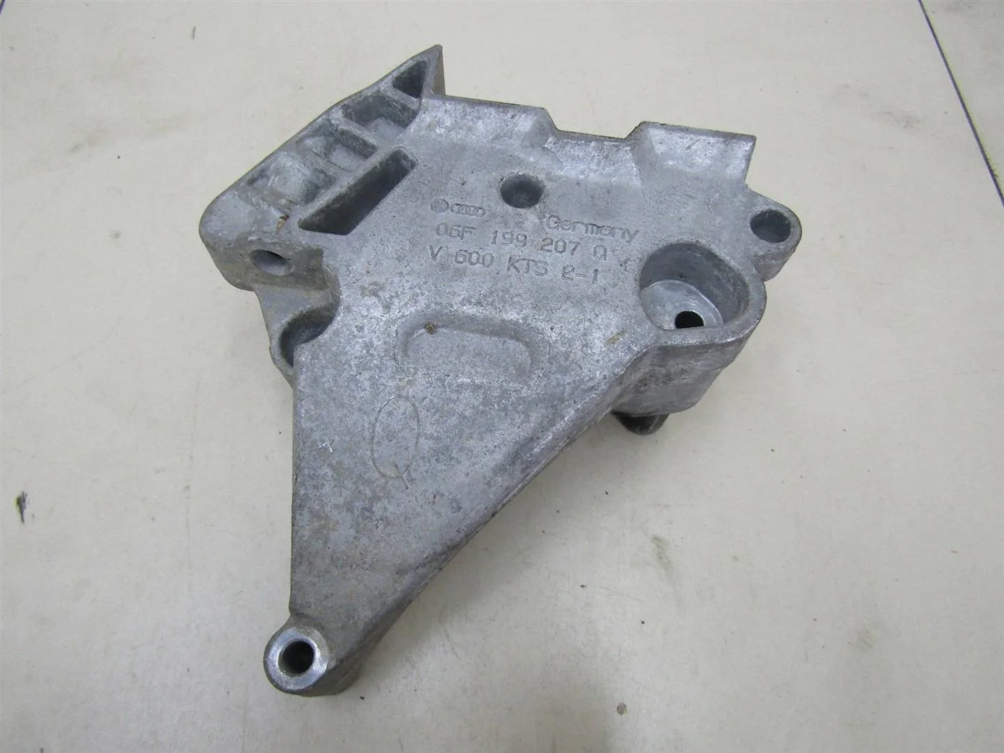 Кронштейн опоры двигателя Skoda Octavia (A5 1Z-) 2004-2013  [06F199207Q]  1.6 8V BSE в Вологде