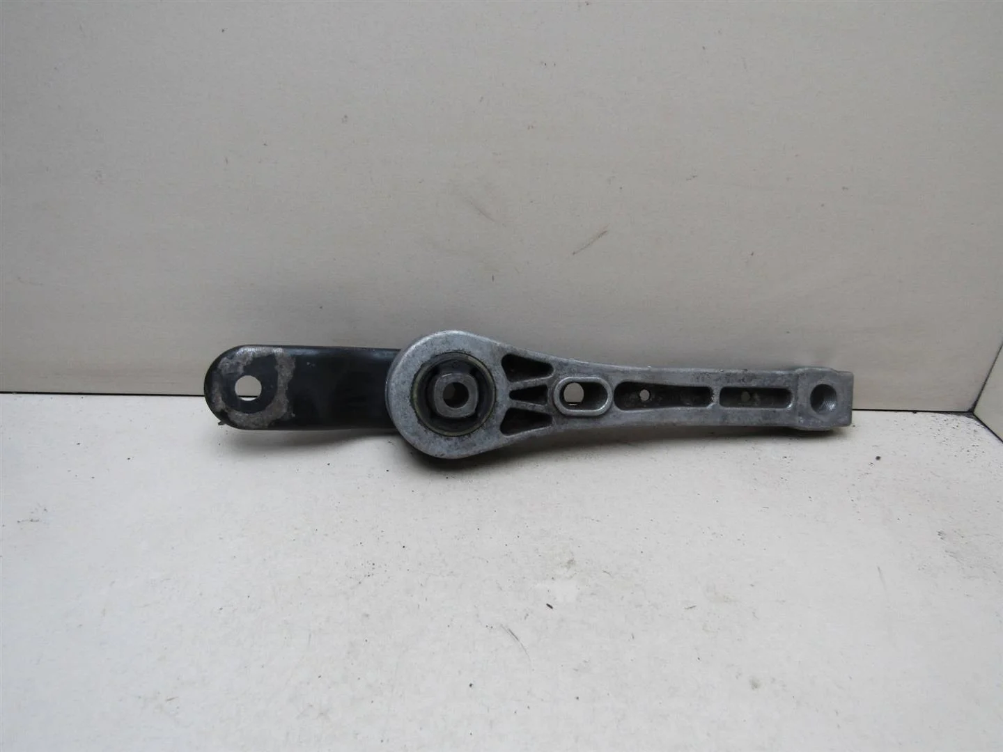 Опора двигателя задняя VW Passat (B6) 2005-2010  [3C0199855A]  в Вологде