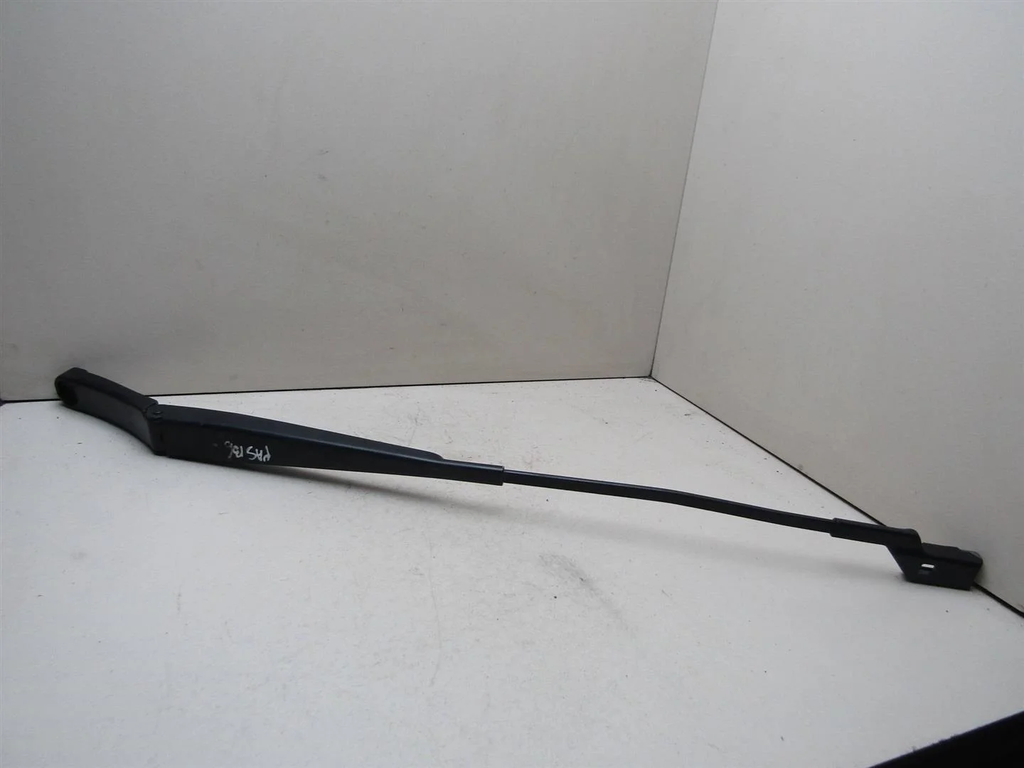 Поводок стеклоочистителя передний правый VW Passat (B6) 2005-2010  [3C1955410B]  в Вологде