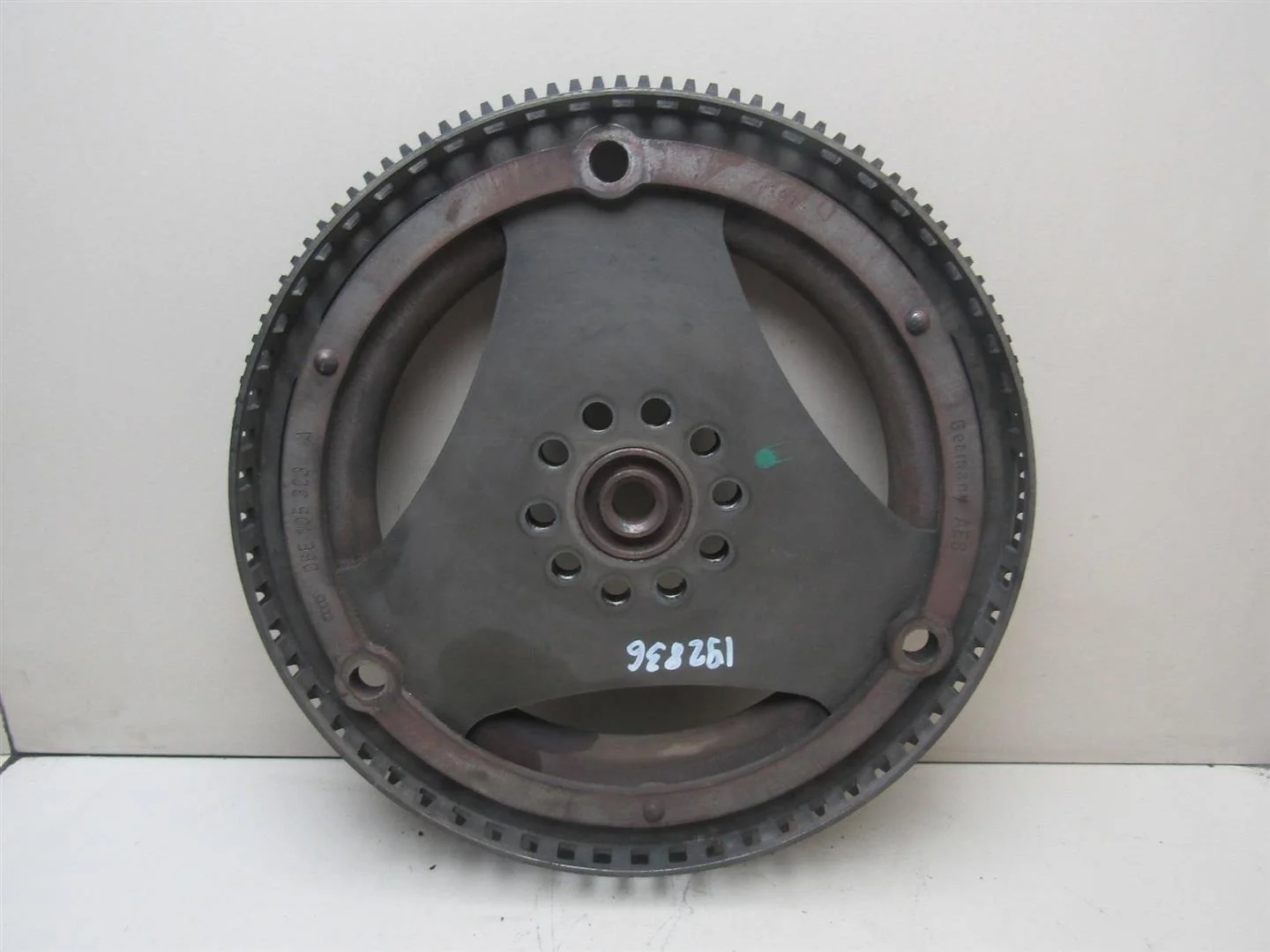 Маховик Audi A6 (C6,4F) 2005-2011  [06E105323B]  3.2 AUK в Вологде