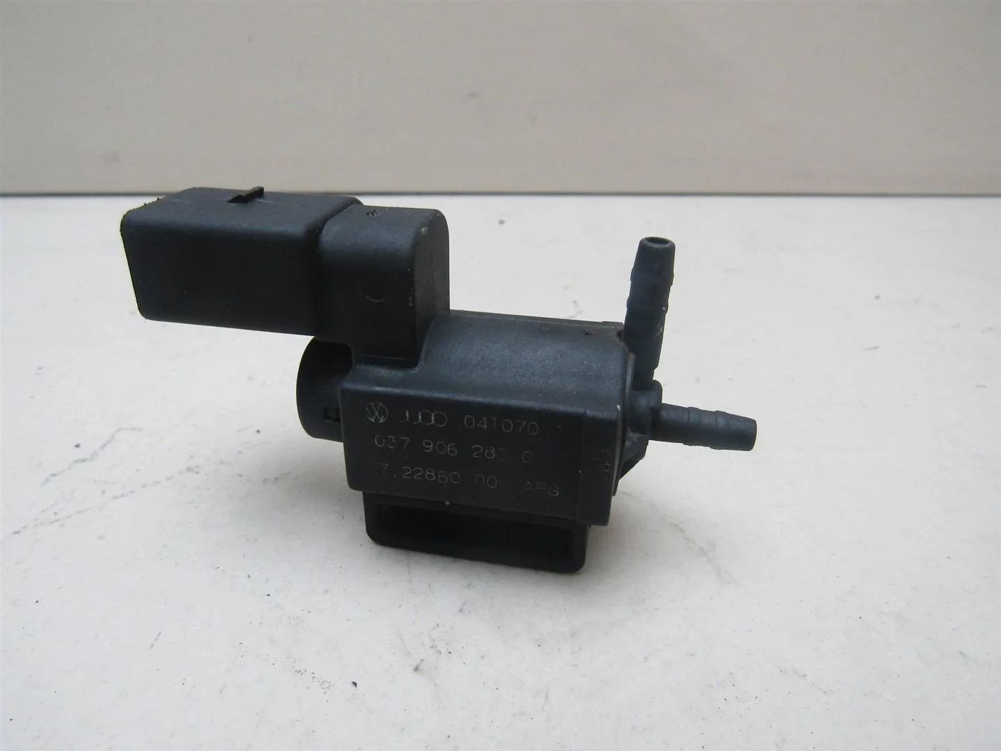 Клапан электромагнитный Audi A6 (C6,4F) 2005-2011  [037906283C]  3.2 в Вологде