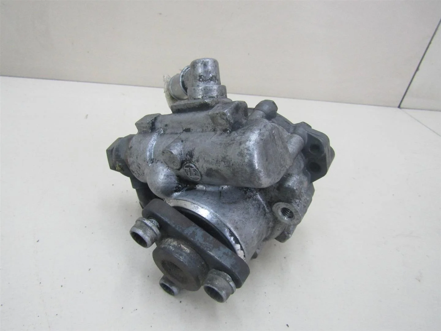 Насос гидроусилителя Audi A6 (C6,4F) 2005-2011  [4F0145155C]  2.4 3.2 в Вологде