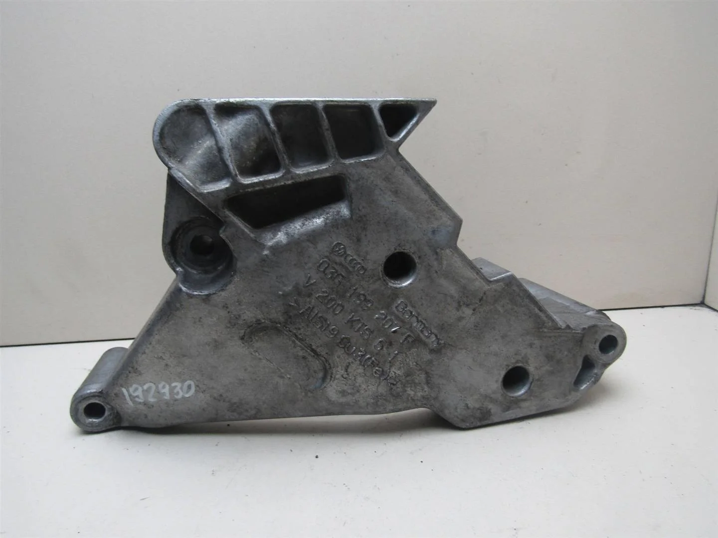 Кронштейн двигателя правый VW Passat (B6) 2005-2010  [03G199207A]  в Вологде