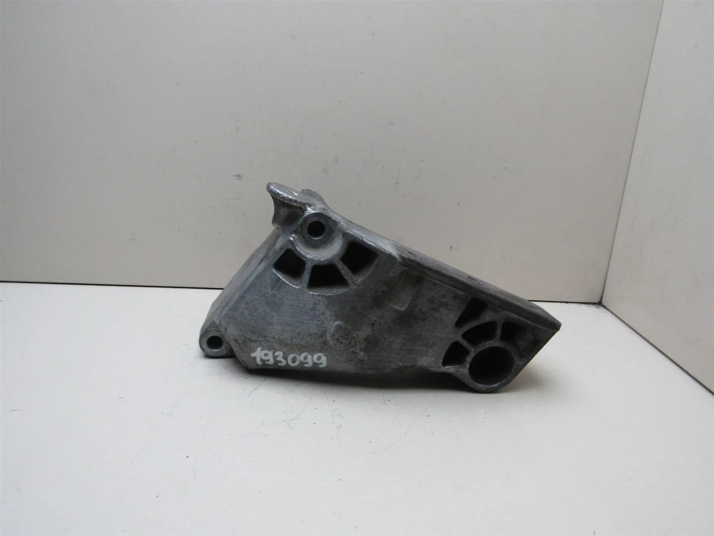 Кронштейн двигателя правый VW Transporter T5 2003-2015  [038199207AF]  1.9 TDI AXB AXC в Вологде