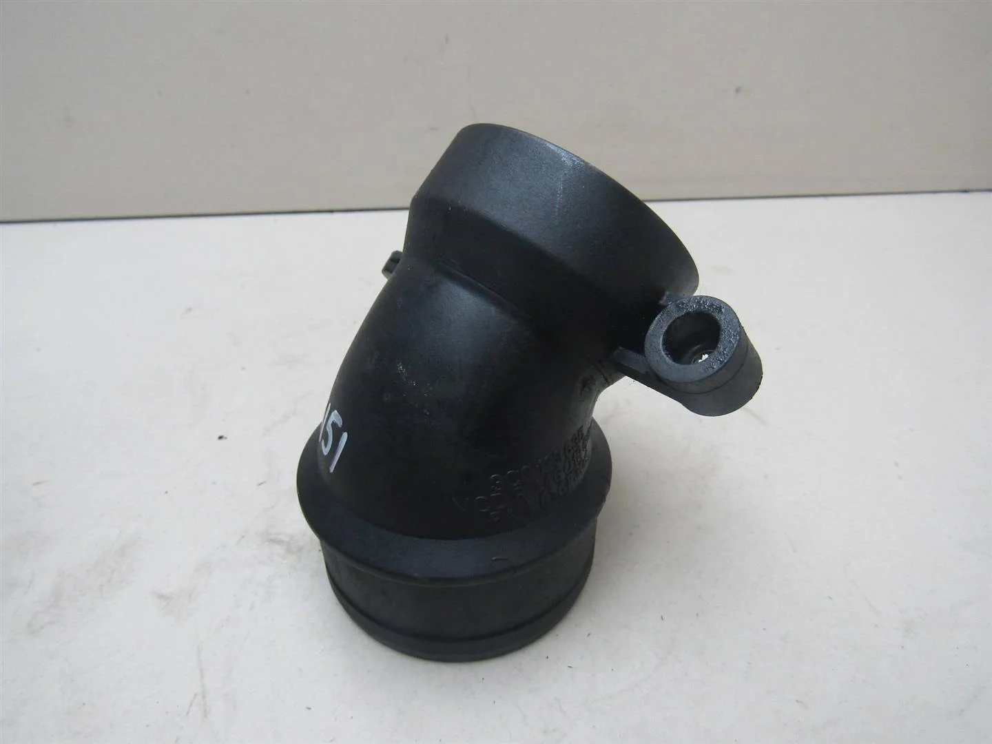 Патрубок VW Passat (B6) 2005-2010  [3C0129635]  2.0 BMP в Вологде