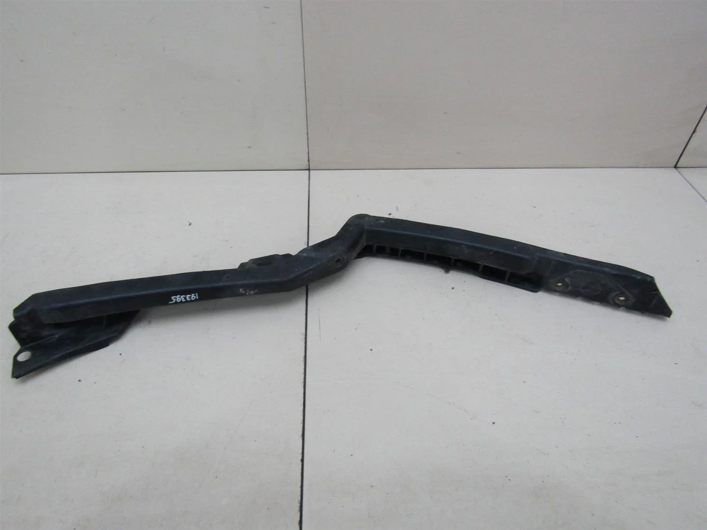 Направляющая переднего бампера левая Skoda Octavia (A5 1Z-) 2004-2013  [1Z0807183A]  в Вологде