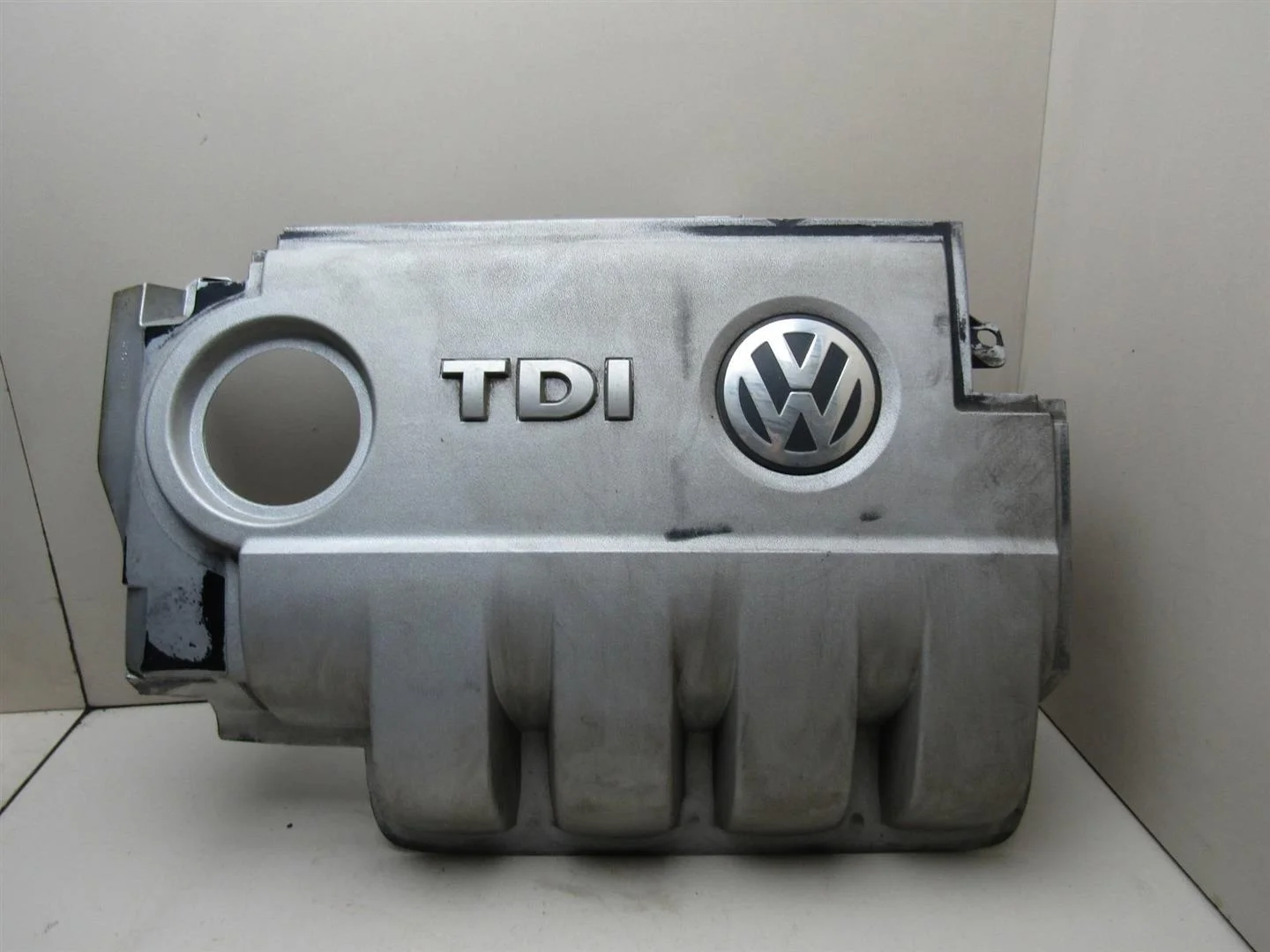 Накладка декоративная VW Passat (B6) 2005-2010  [03G103967N]  2.0 BMP в Вологде