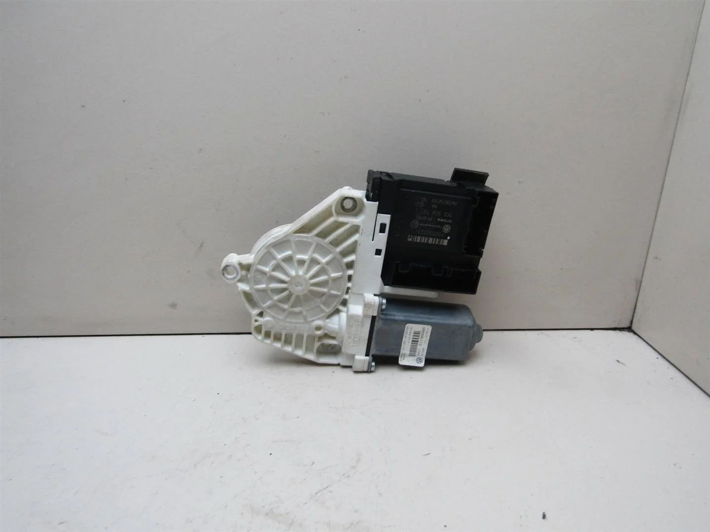 Моторчик стеклоподъемника VW Passat (B6) 2005-2010  [1K0959701P]  в Вологде