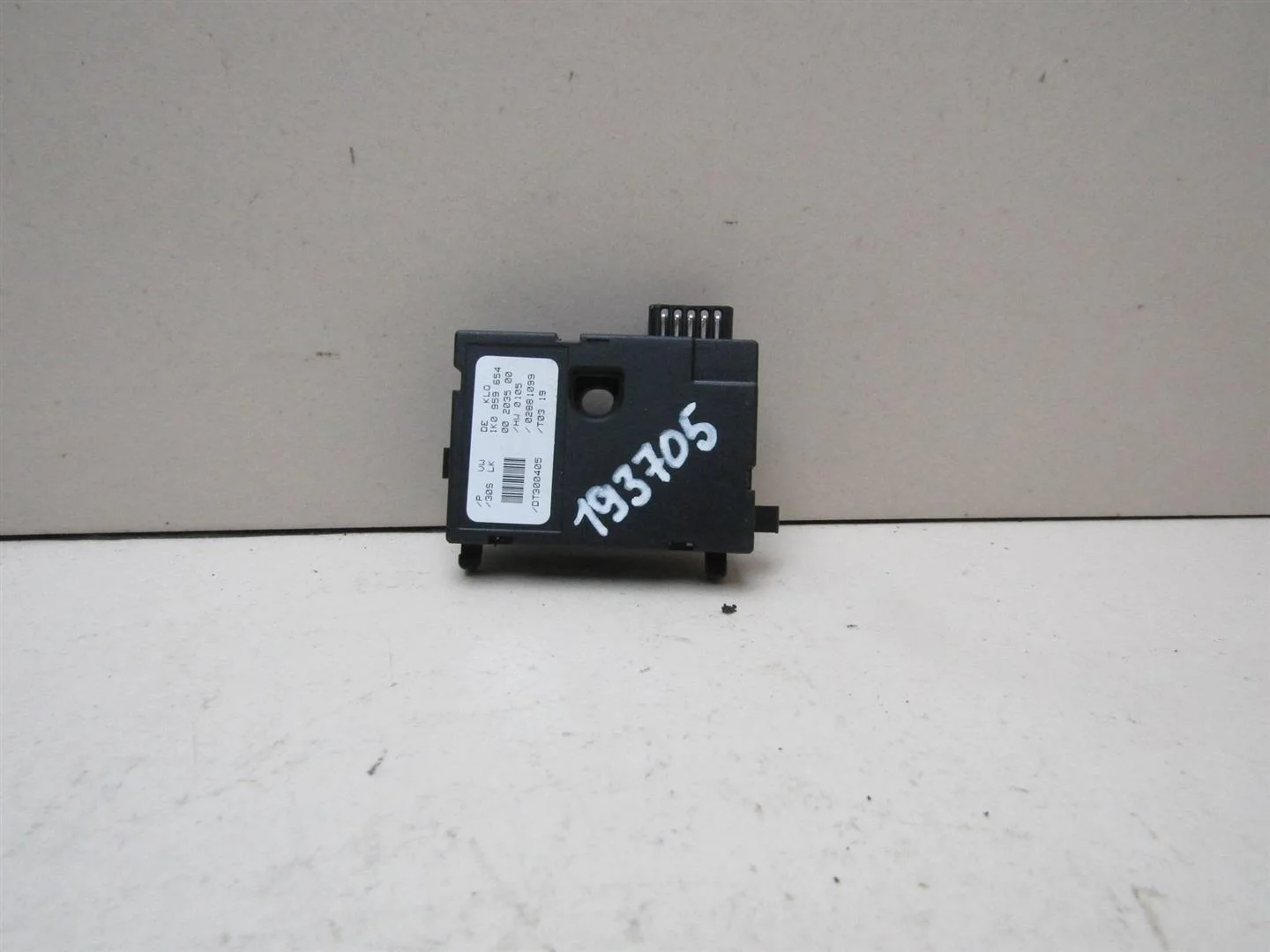 Датчик угла поворота рулевого колеса VW Golf Plus 2005-2014  [1K0959654]  в Вологде