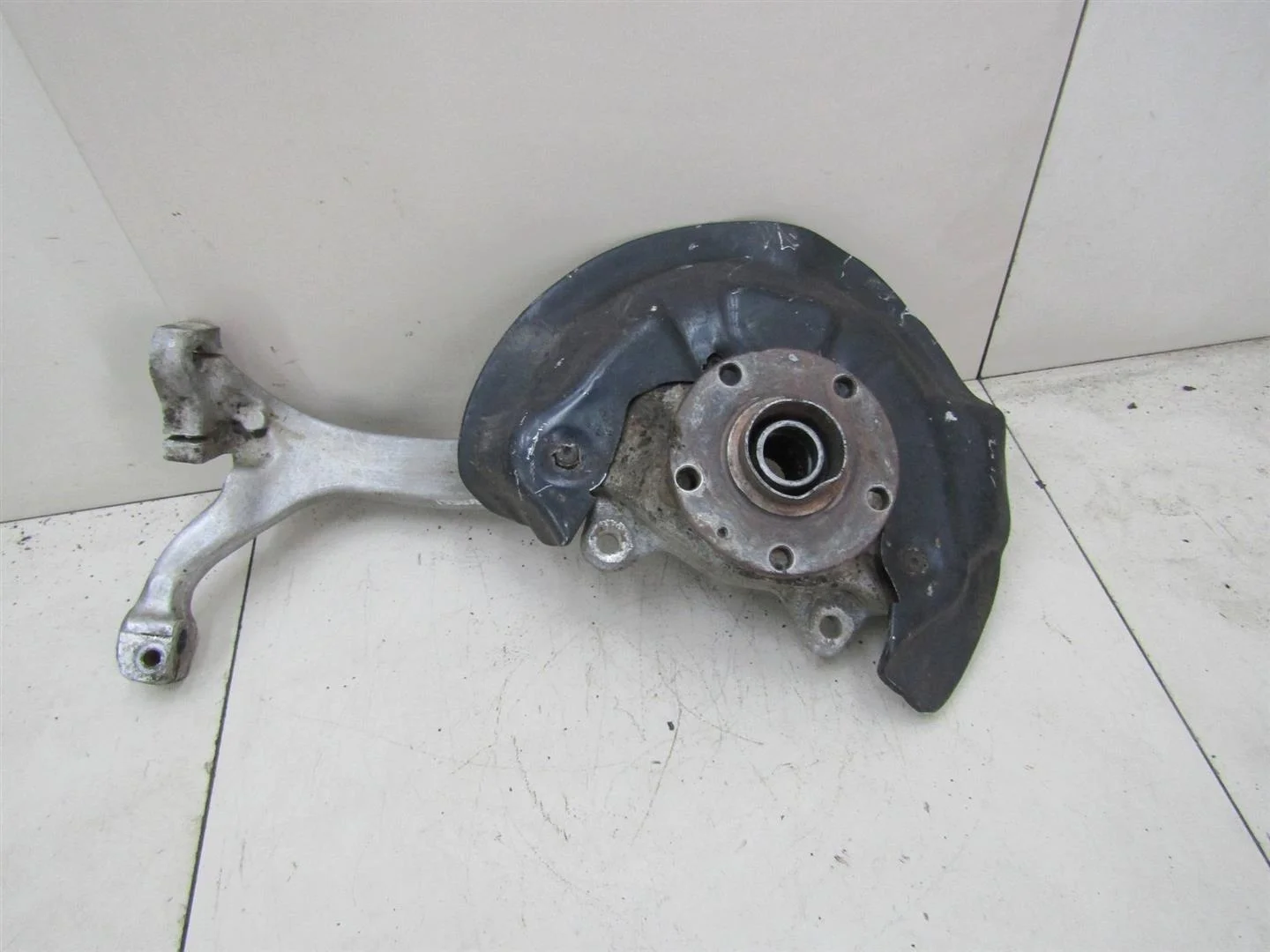 Кулак поворотный передний правый Audi A6 (C6,4F) 2005-2011  [4F0407254G]  в Вологде