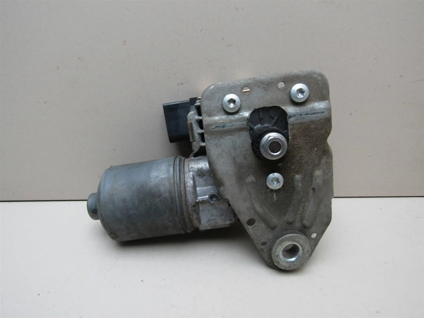 Моторчик стеклоочистителя передний Audi A6 (C6,4F) 2005-2011  [4F1955119D]  в Вологде