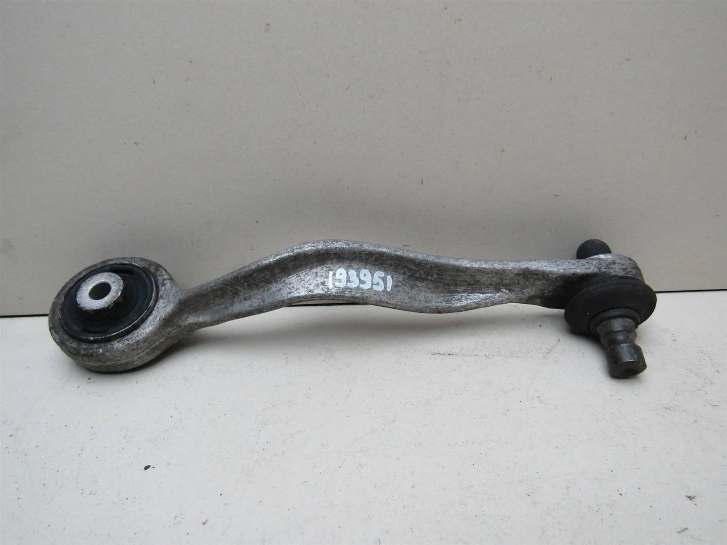 Рычаг передний верхний правый задний Audi A4 (B6) 2000-2004  [8E0407510A]  в Вологде