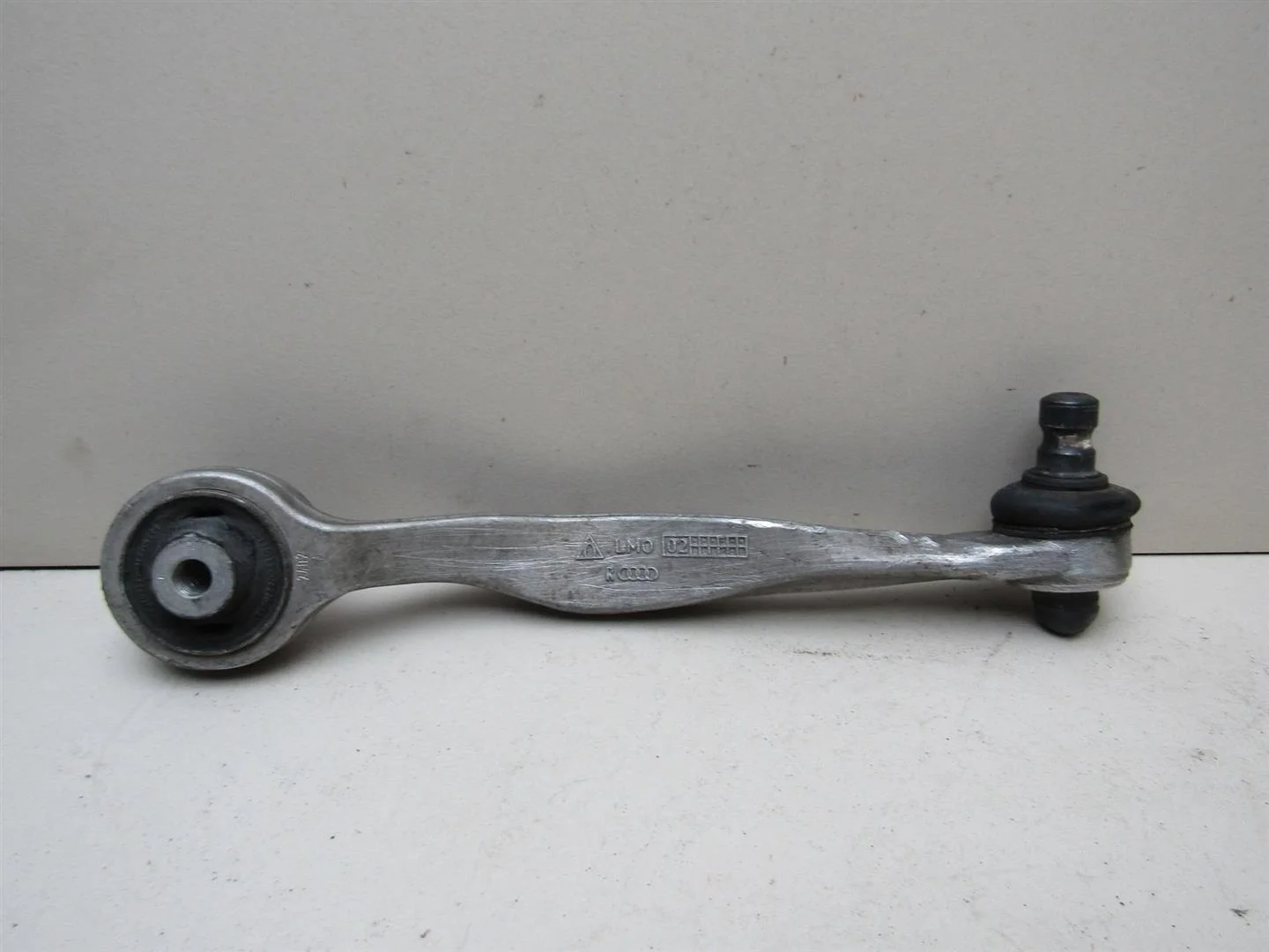 Рычаг передний верхний правый задний Audi A4 (B6) 2000-2004  [8E0407510A]  в Вологде