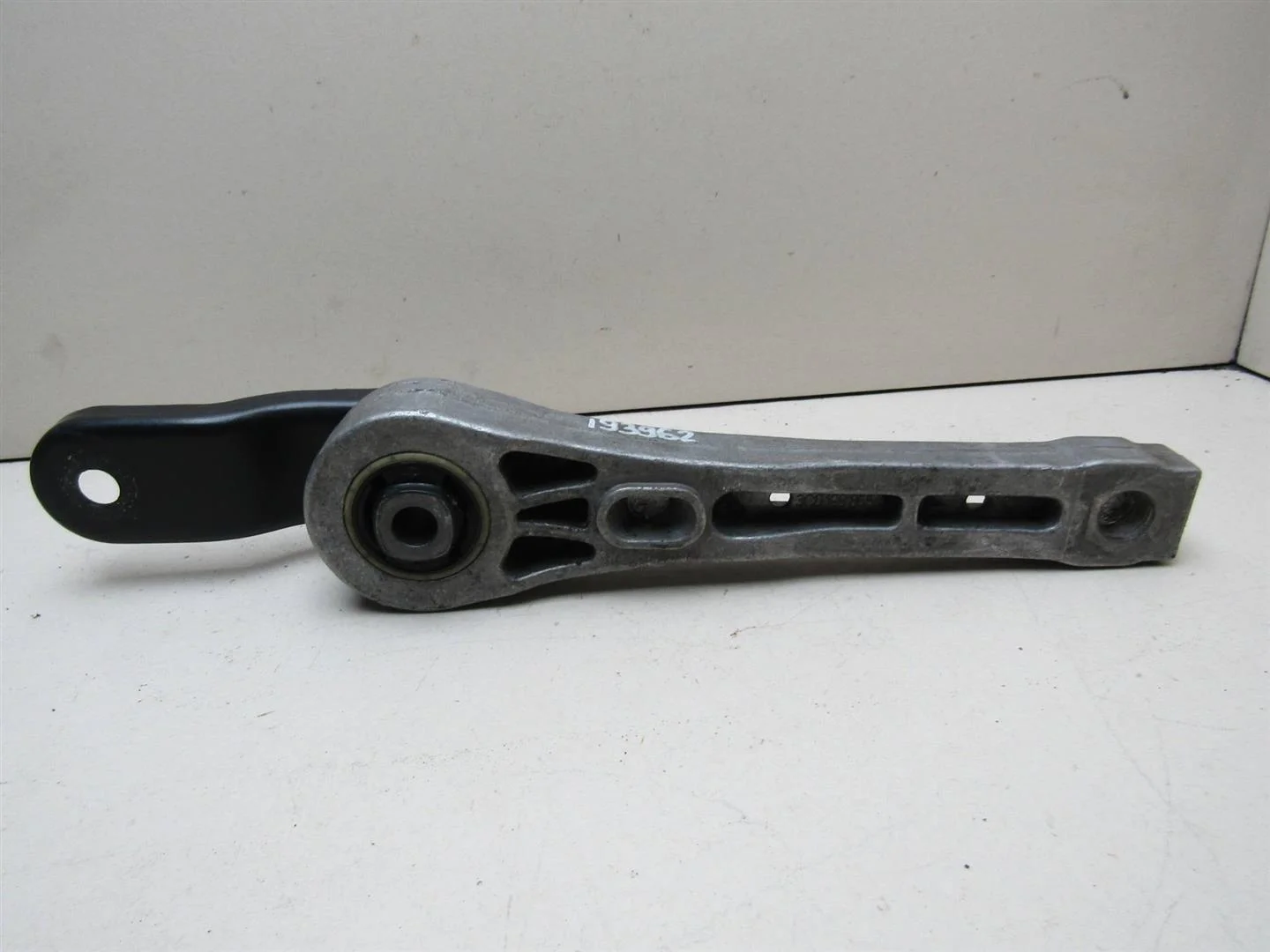 Опора двигателя задняя VW Passat (B6) 2005-2010  [3C0199855A]  в Вологде