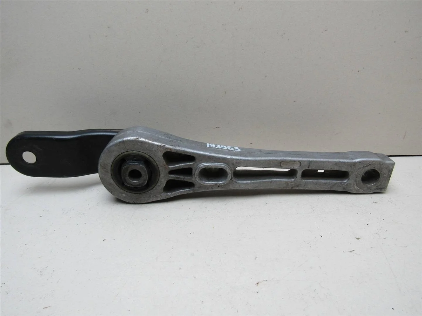 Опора двигателя задняя VW Passat (B6) 2005-2010  [3C0199855A]  в Вологде