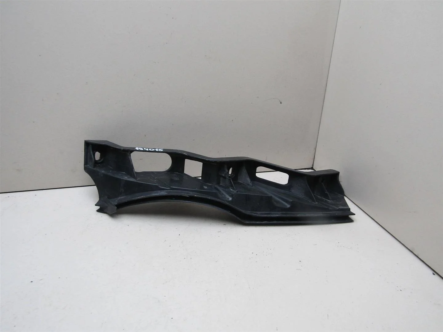 Направляющая переднего бампера левая VW Passat (B6) 2005-2010  [3C0807889A]  в Вологде