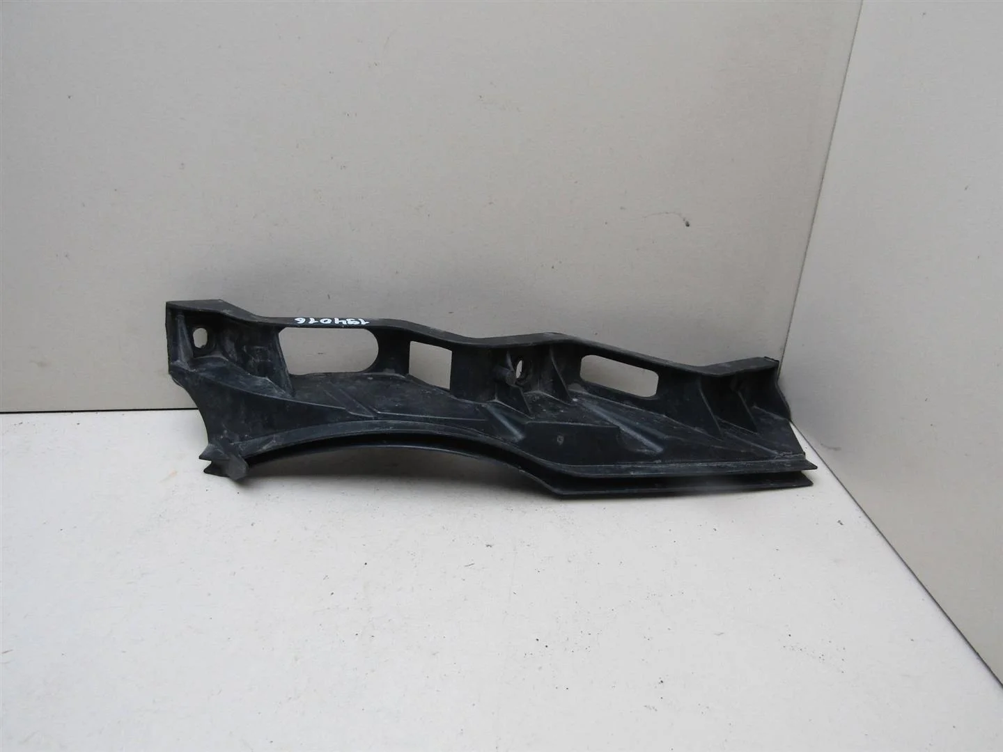 Направляющая переднего бампера левая VW Passat (B6) 2005-2010  [3C0807889A]  в Вологде