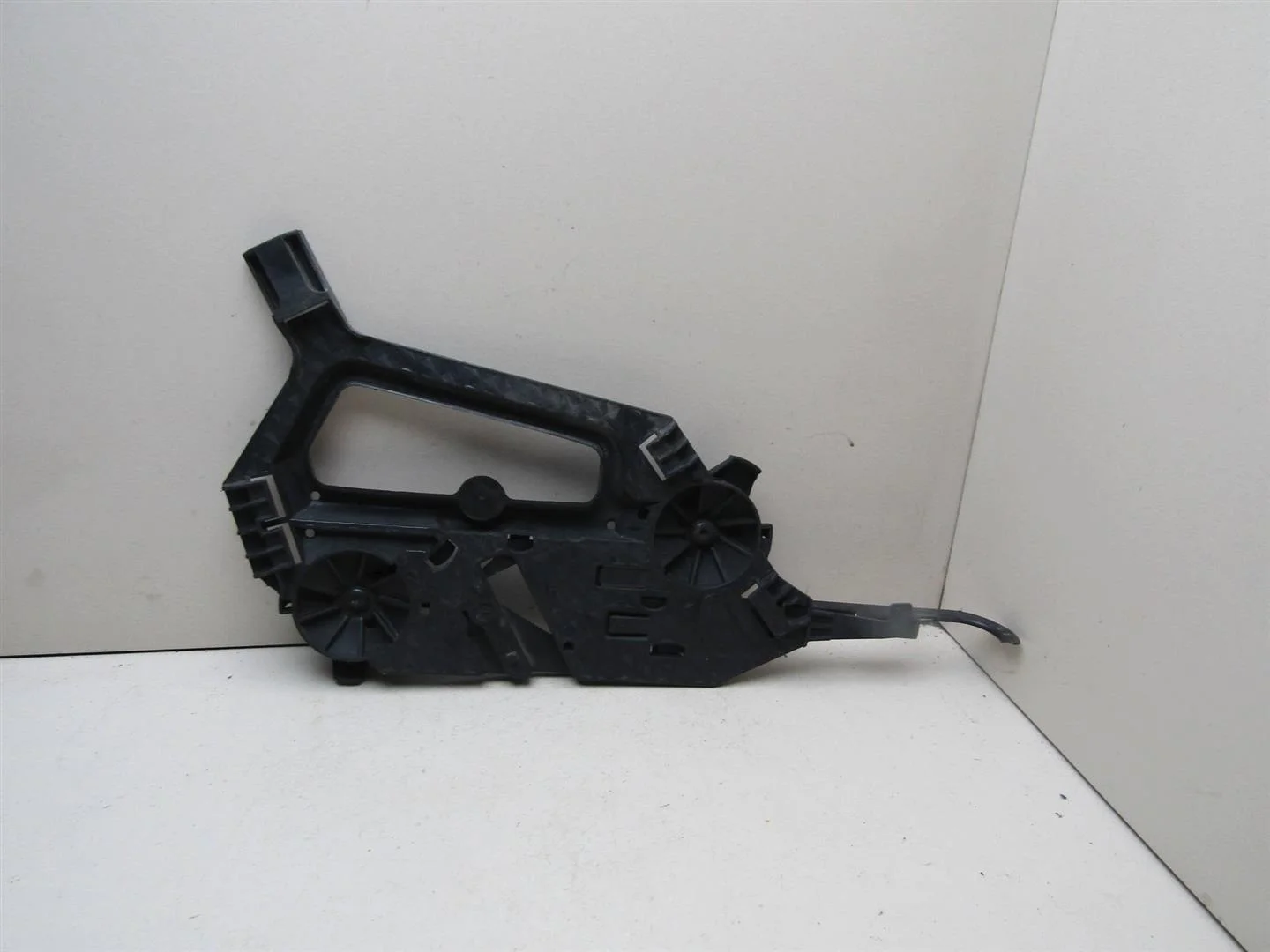 Кронштейн фар правый Skoda Octavia (A5 1Z-) 2004-2013  [1Z0941340]  в Вологде