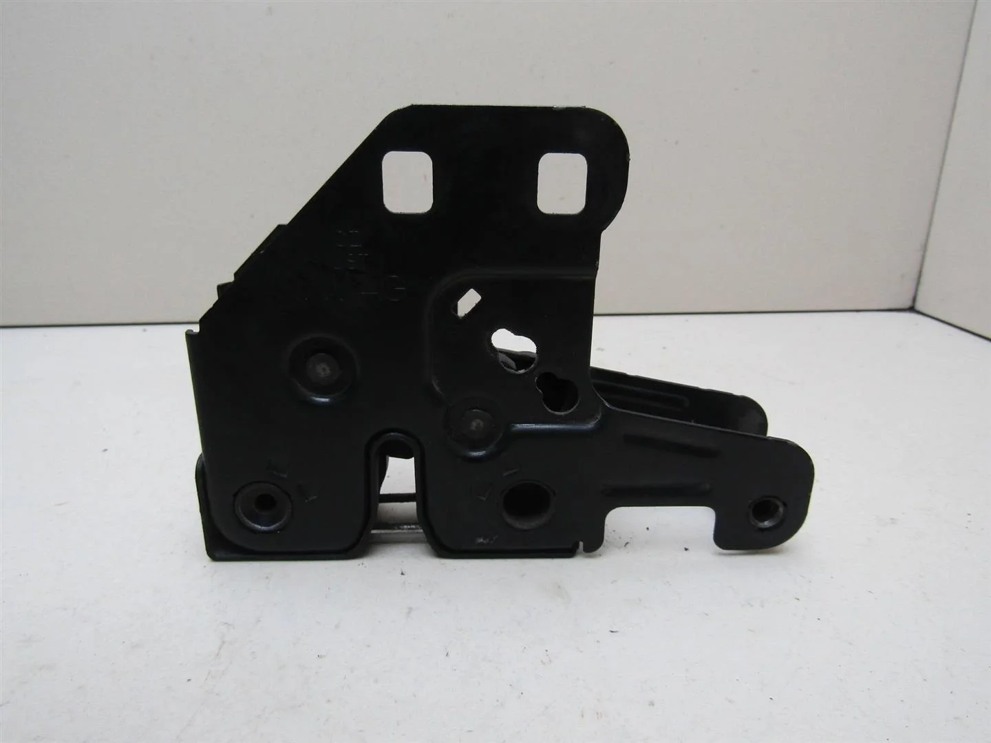 Замок капота Audi A6 (C6,4F) 2005-2011  [4F0823509B]  в Вологде