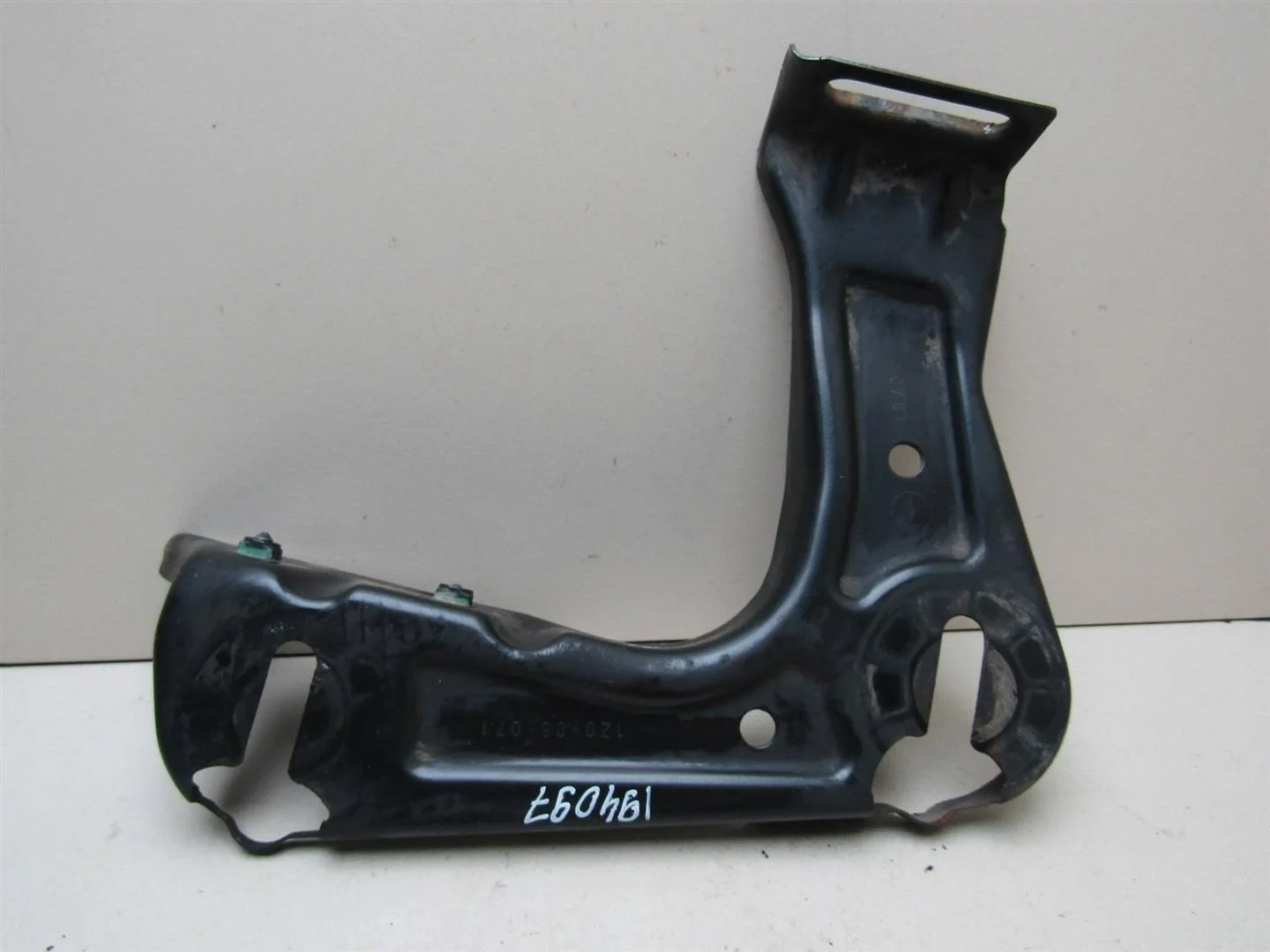 Кронштейн фар левый Skoda Octavia (A5 1Z-) 2004-2013  [1Z0805071]  в Вологде