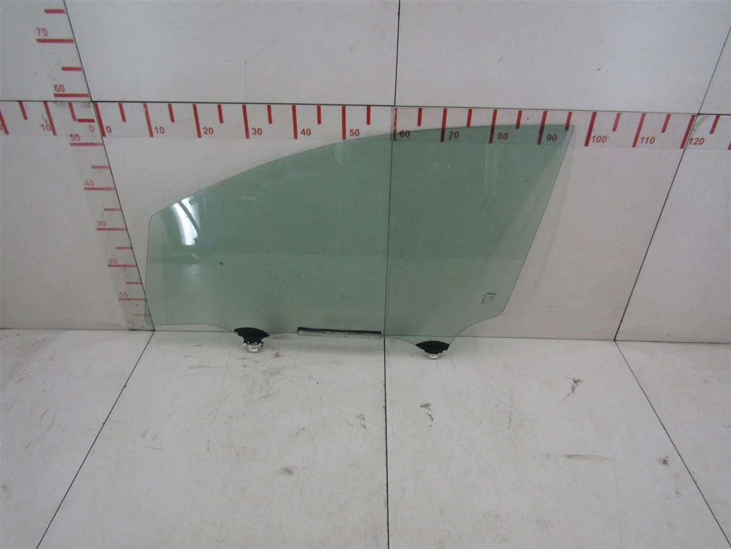 Стекло двери передней левой Toyota Auris (E15) 2006-2012  [6810202230]  в Вологде
