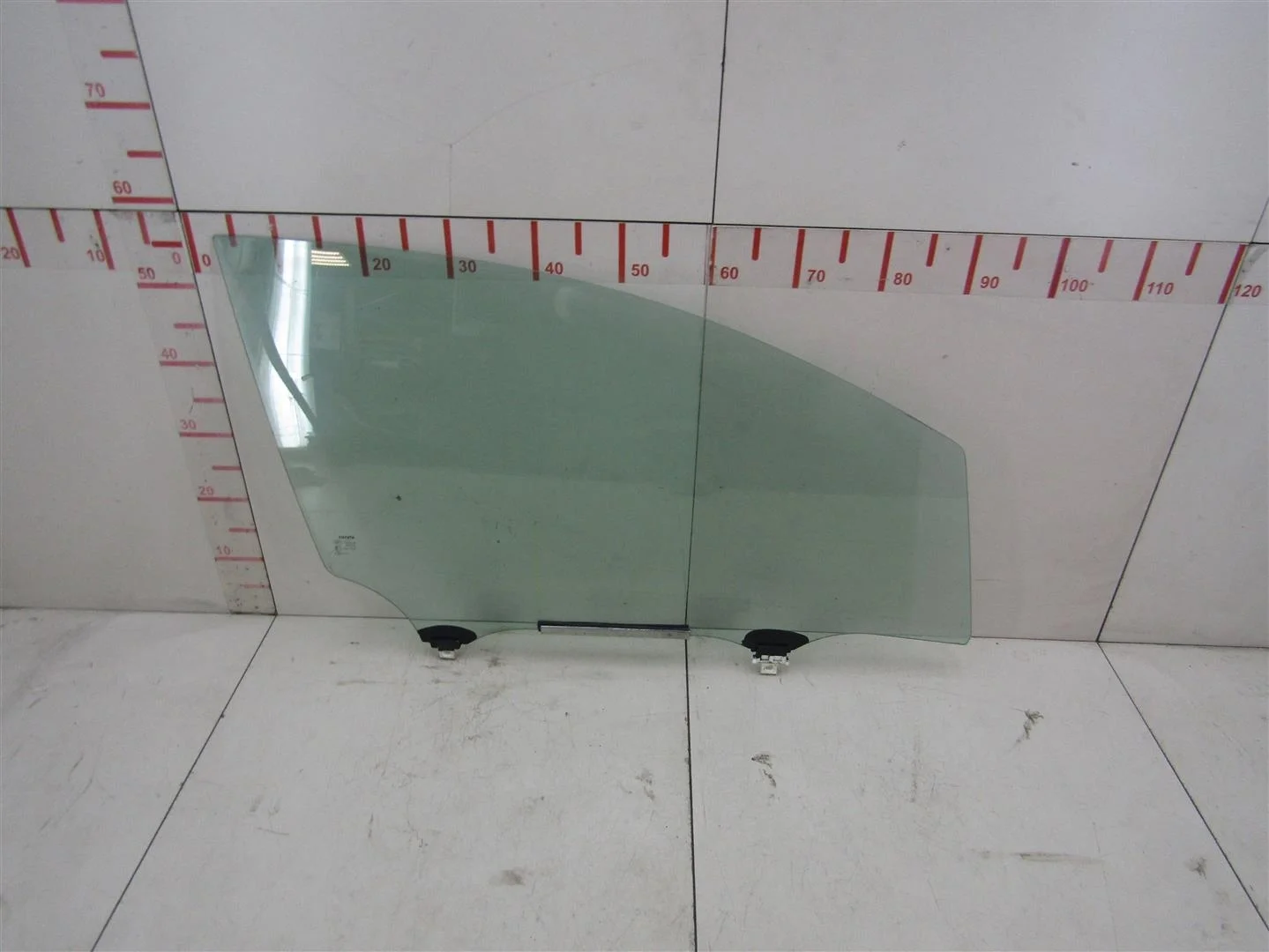 Стекло двери передней правой Toyota Auris (E15) 2006-2012  [6810102230]  в Вологде