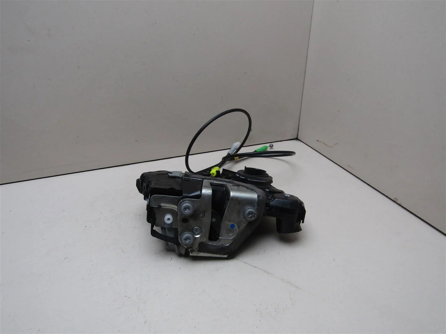 Замок двери передней правой Toyota Auris (E15) 2006-2012  [6903002220]  в Вологде