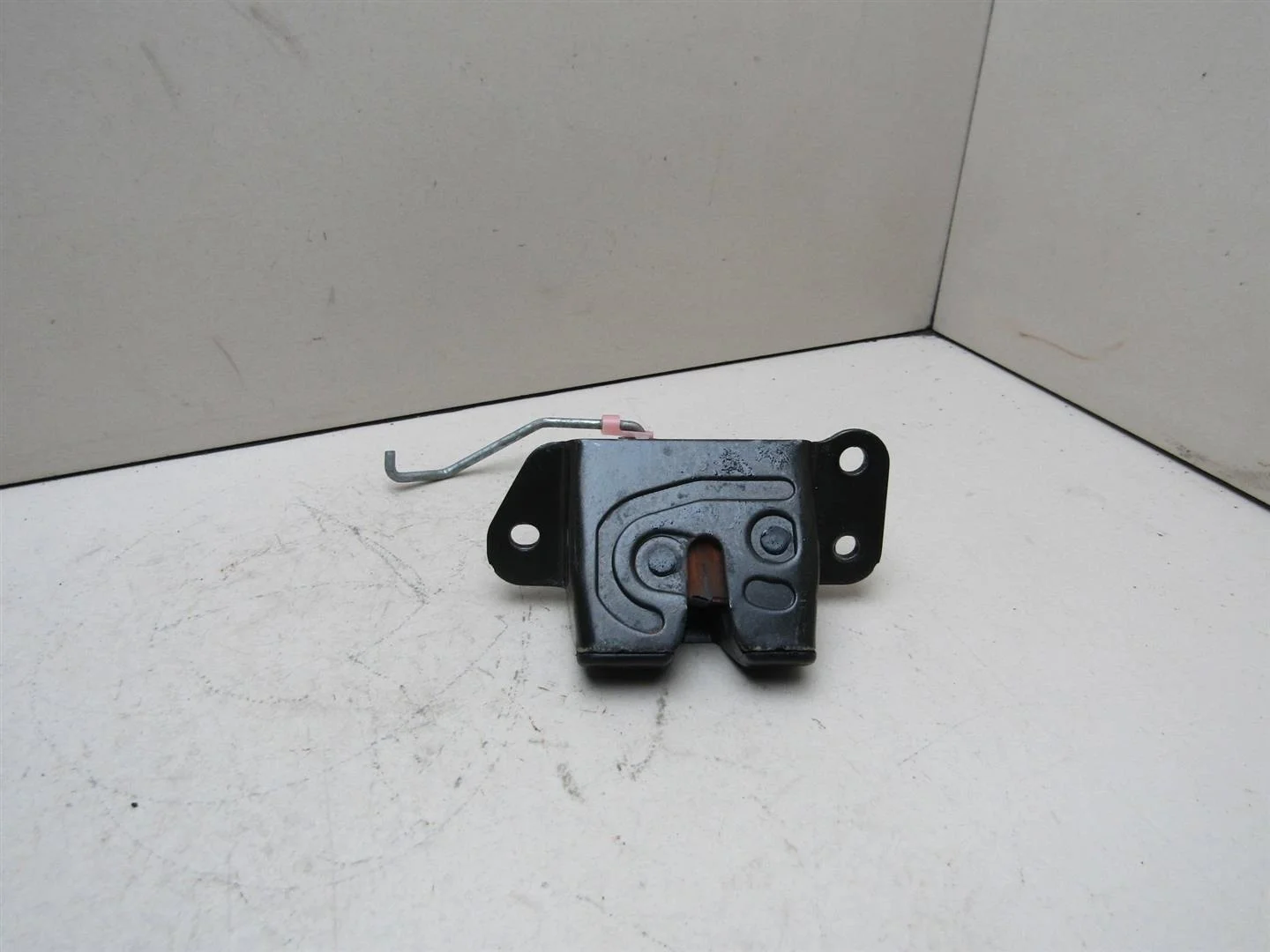 Замок багажника Kia Sportage 2004-2010  [812301F000]  в Вологде