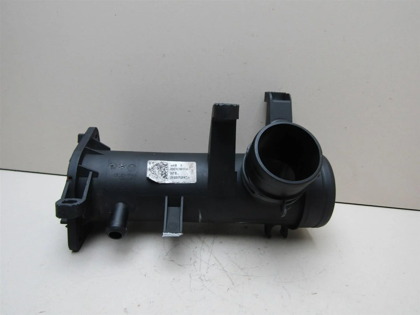 Воздуховод VW Golf V 2003-2009  [03C129617E]  1.4 TSI в Вологде