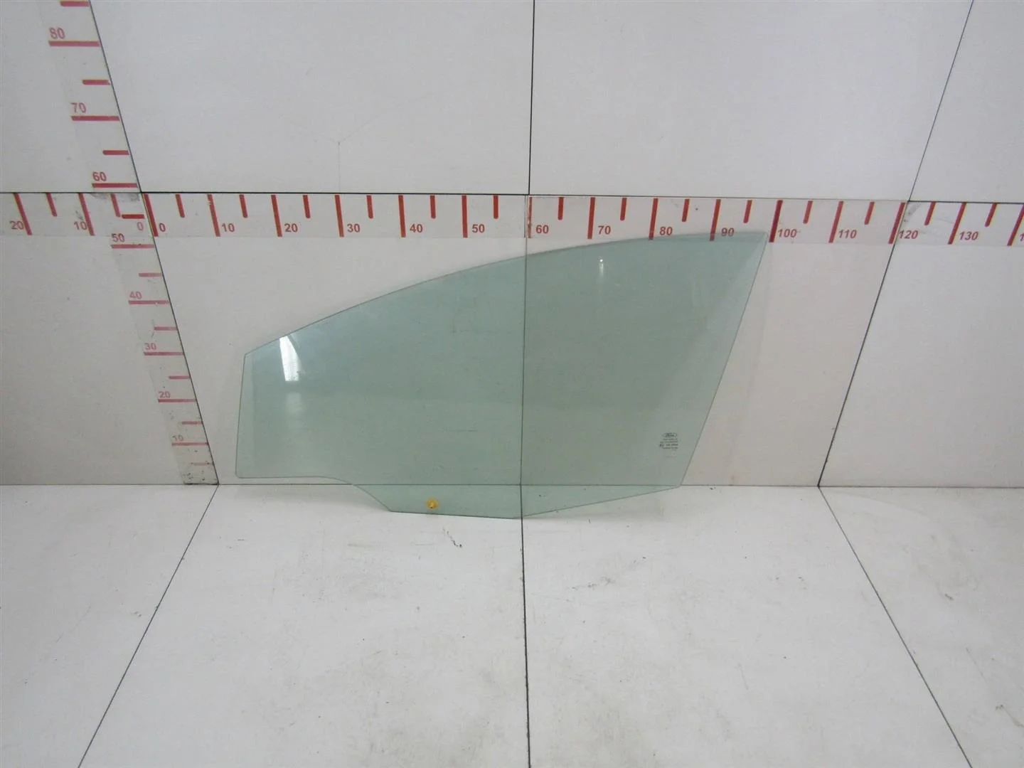 Стекло двери передней левой Ford Fiesta 2008-2019  [1680516]  1.6 16v IQJE в Вологде