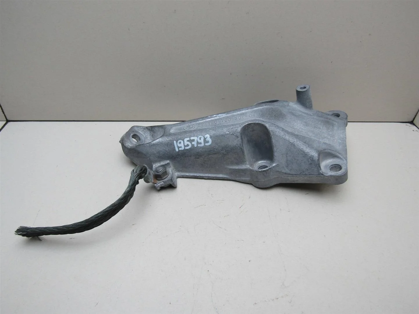 Кронштейн двигателя левый BMW X1 E84 2009-2015  [22116760307]  2.0 N46B20BD в Вологде