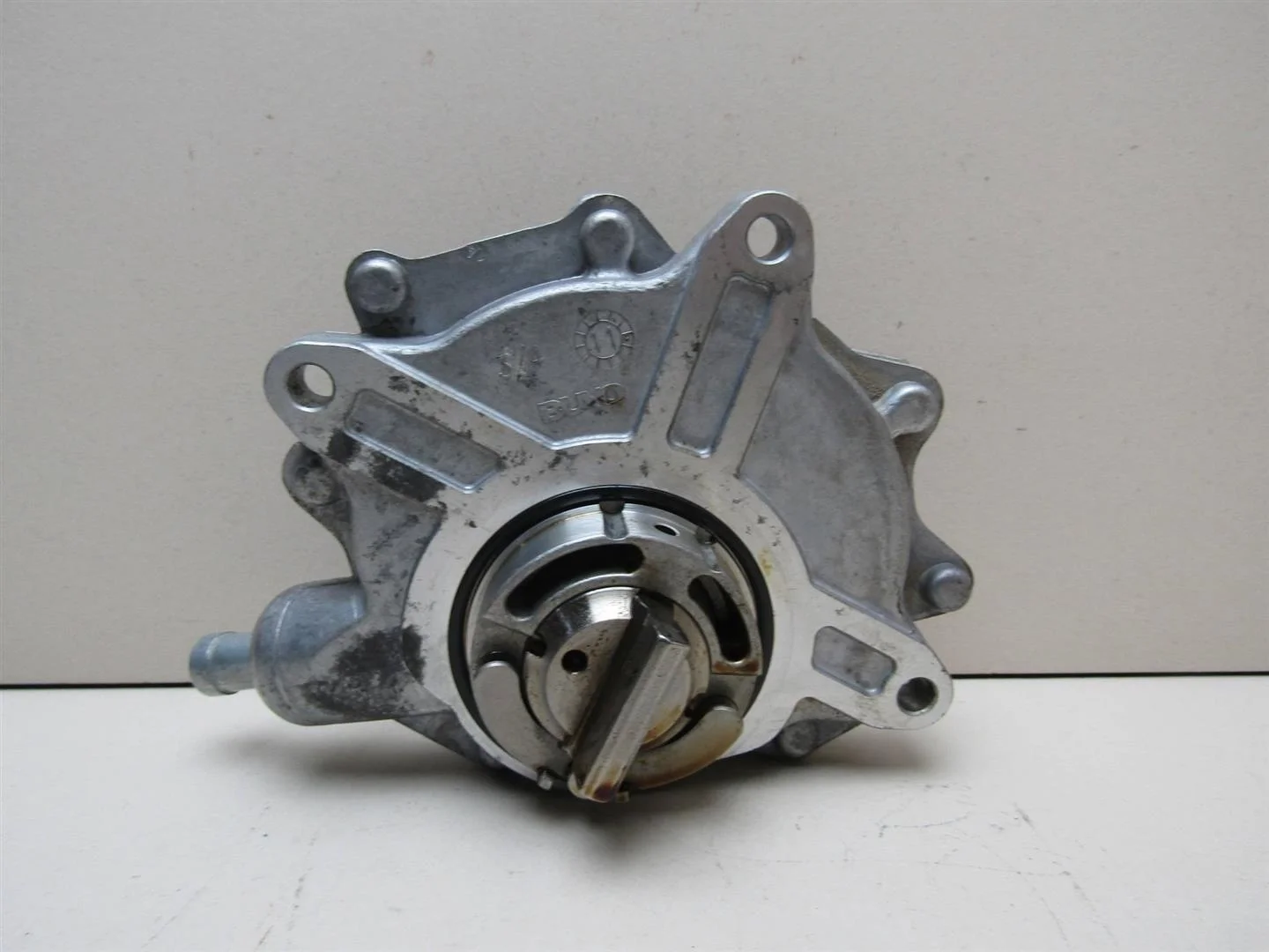 Насос вакуумный BMW X1 E84 2009-2015  [11668482284]  2.0 N46B20BD в Вологде