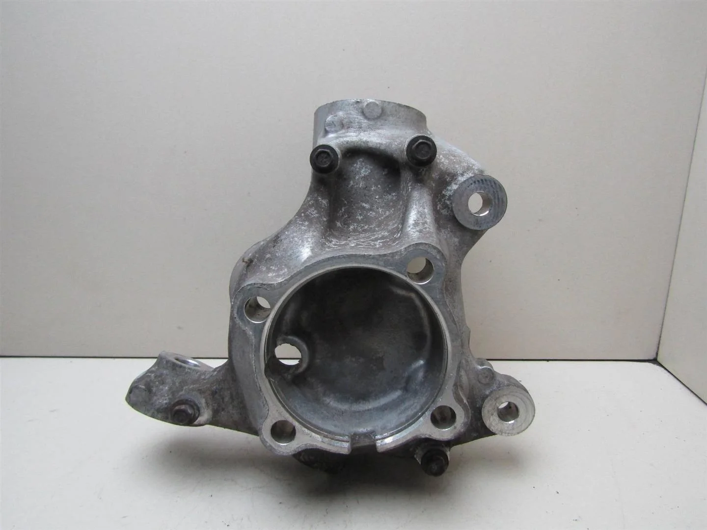 Кулак поворотный передний левый BMW X1 E84 2009-2015  [31216865143]  2.0 N46B20BD в Вологде