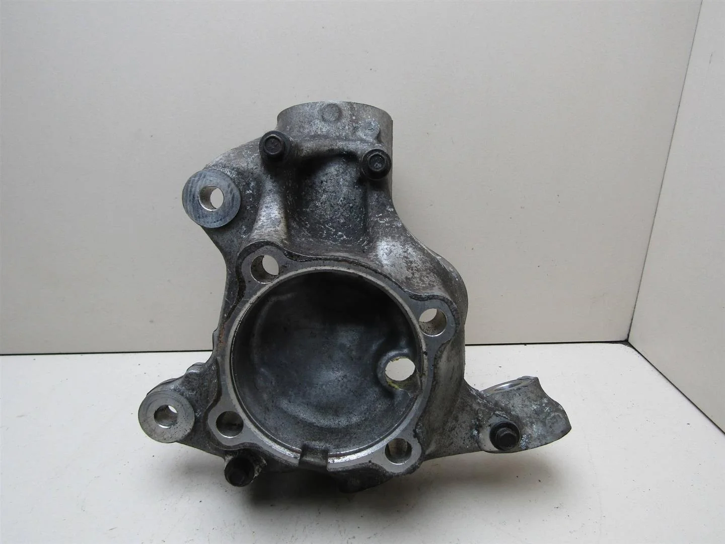 Кулак поворотный передний правый BMW X1 E84 2009-2015  [31216865144]  2.0 N46B20BD в Вологде