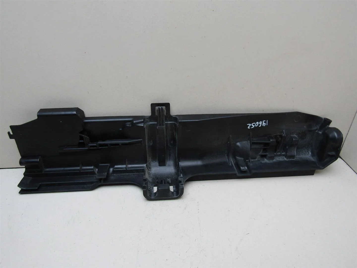 Кронштейн радиатора BMW X1 E84 2009-2015  [17107524912]  2.0 N46B20BD в Вологде