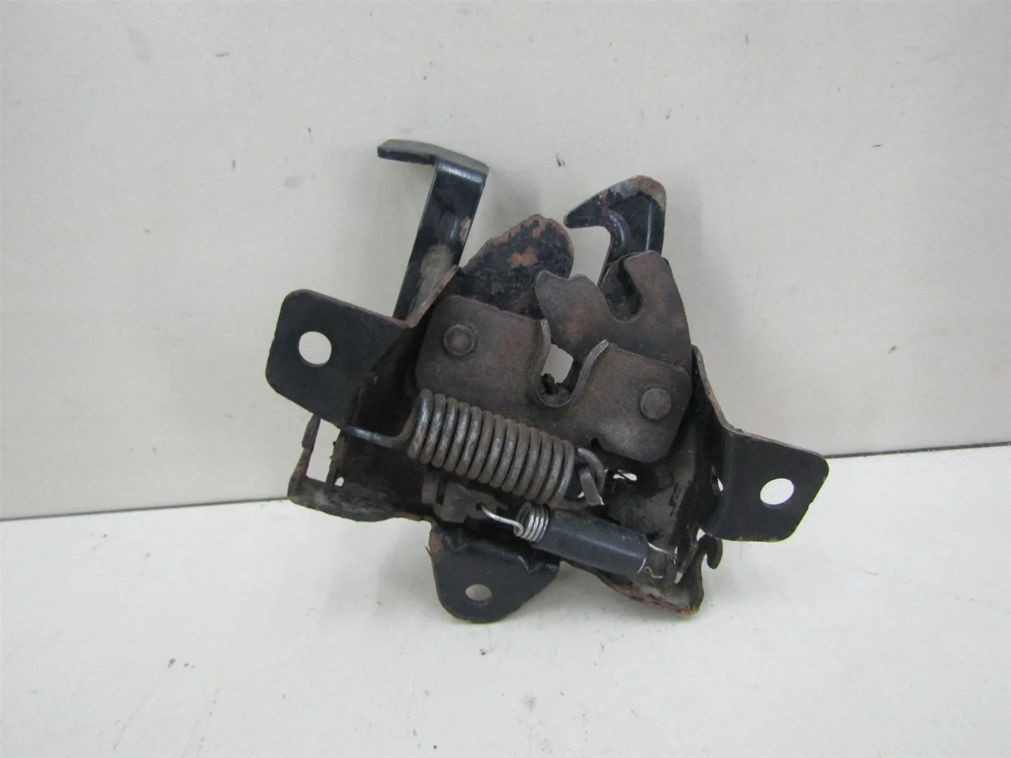 Замок капота Kia Ceed 2007-2012  [811301H200]  1.4 G4FA в Вологде