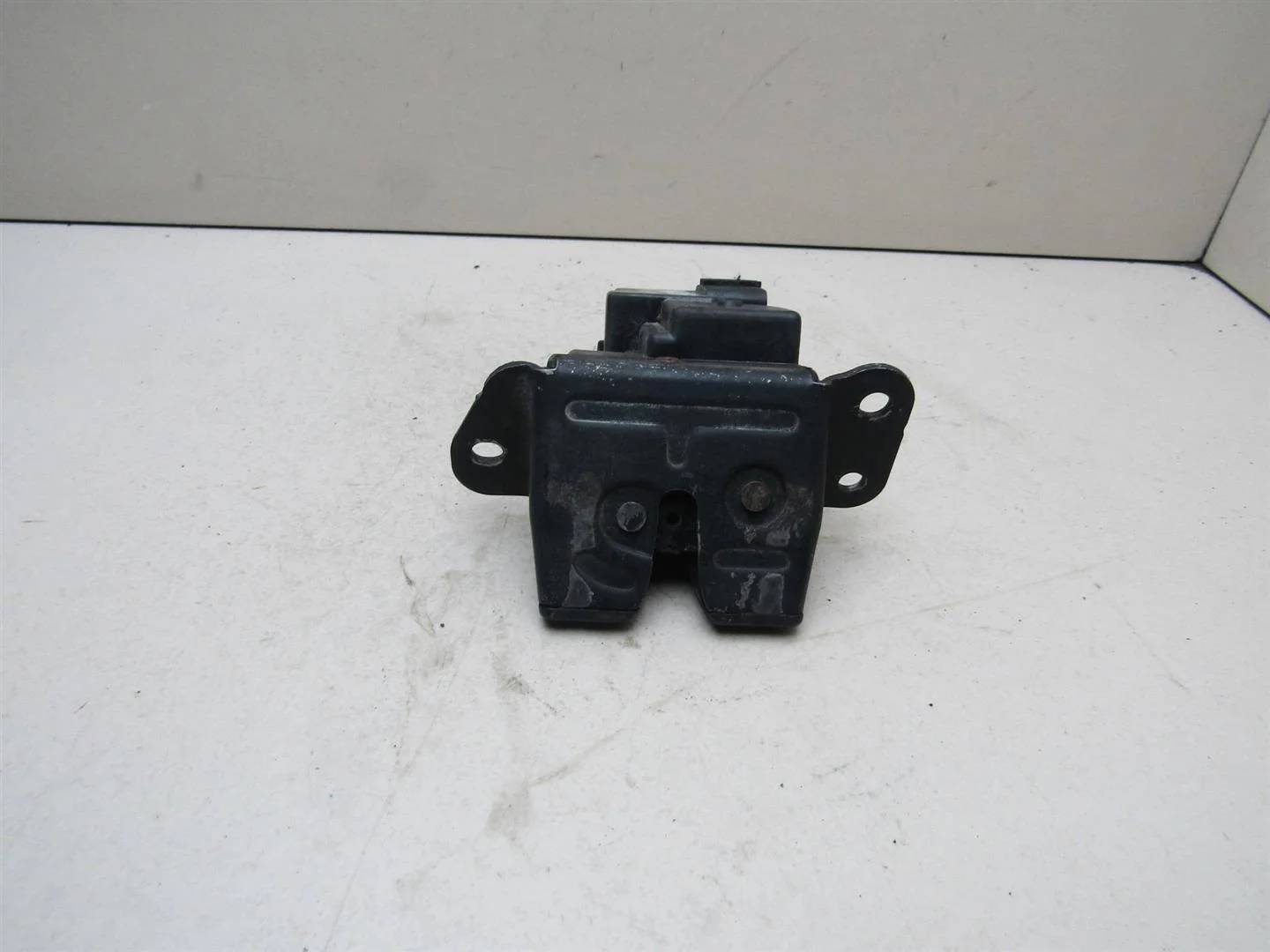 Замок багажника Kia Ceed 2007-2012  [812301H000]  1.4 G4FA в Вологде