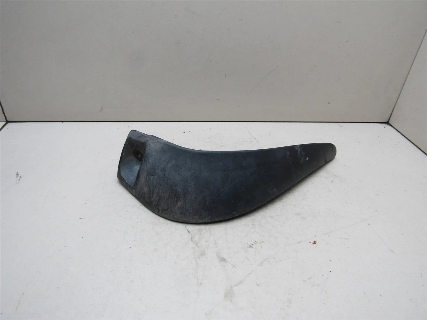 Брызговик передний правый Kia Ceed 2007-2012  [868321H000]  1.4 G4FA в Вологде