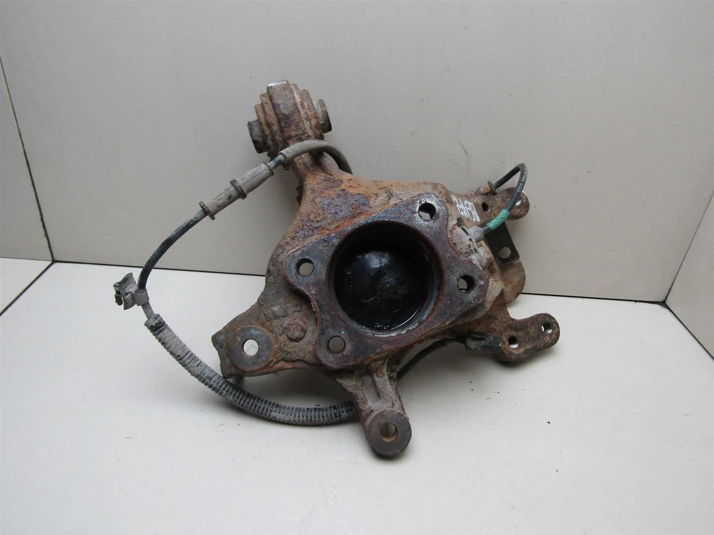 Кулак поворотный задний левый Kia Ceed 2007-2012  [527101H000]  1.4 G4FA в Вологде