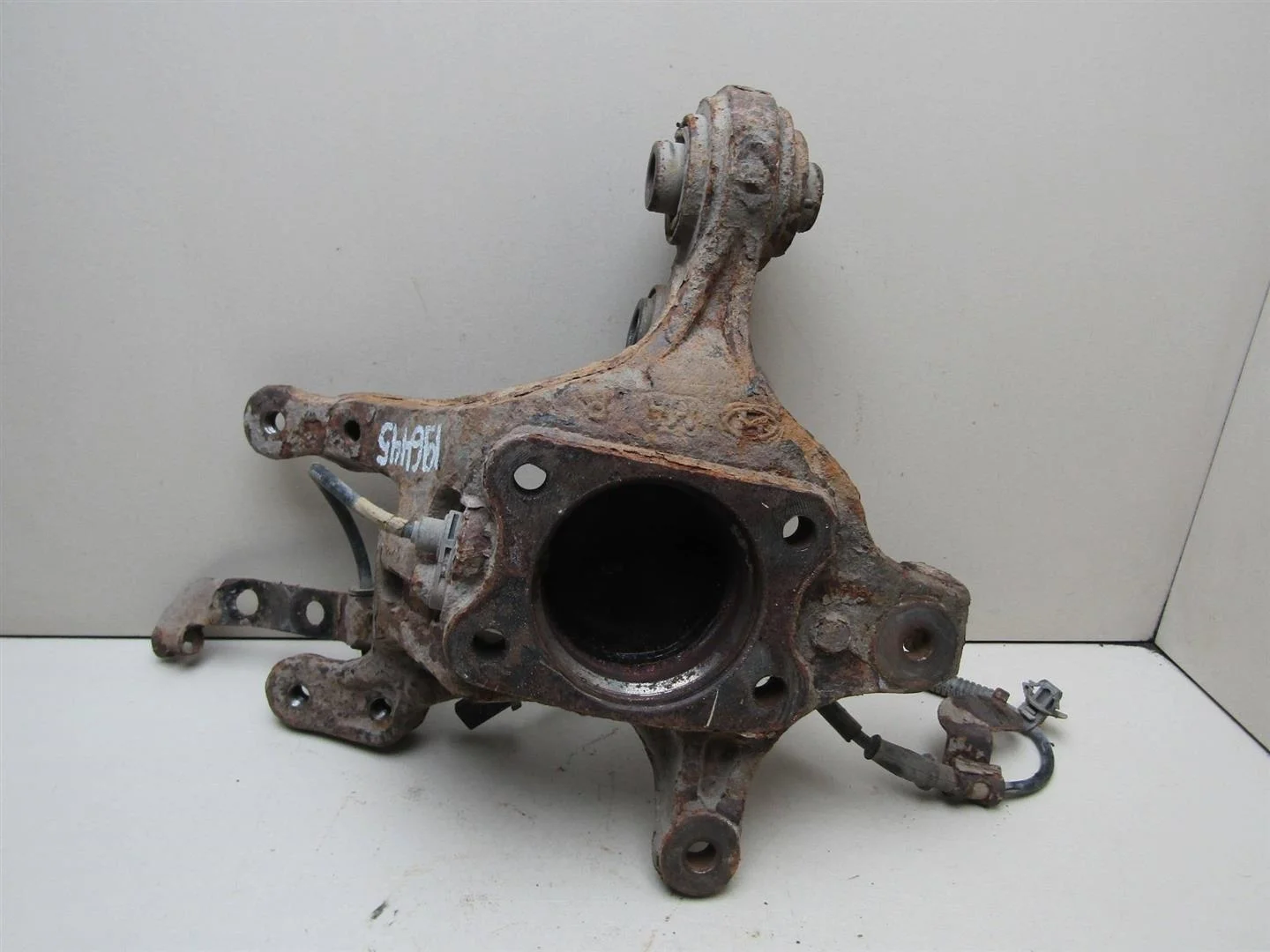 Кулак поворотный задний правый Kia Ceed 2007-2012  [527201H000]  1.4 G4FA в Вологде