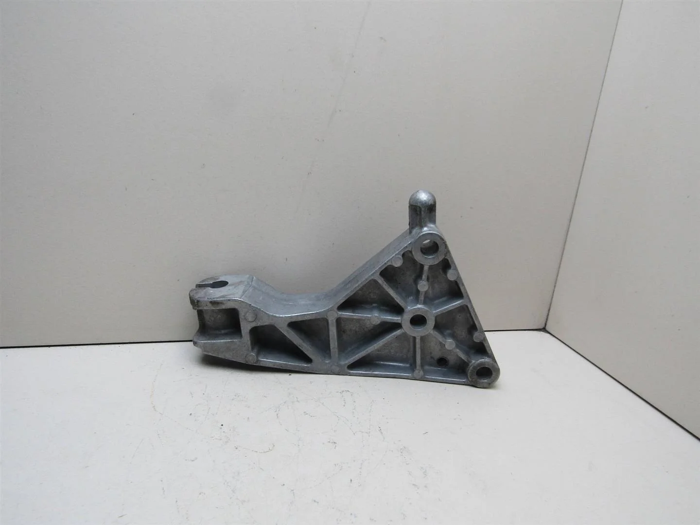 Кронштейн опоры двигателя Opel Astra H \ Family 2004-2015  [13174501]  1.4 1.6 1.8 в Вологде