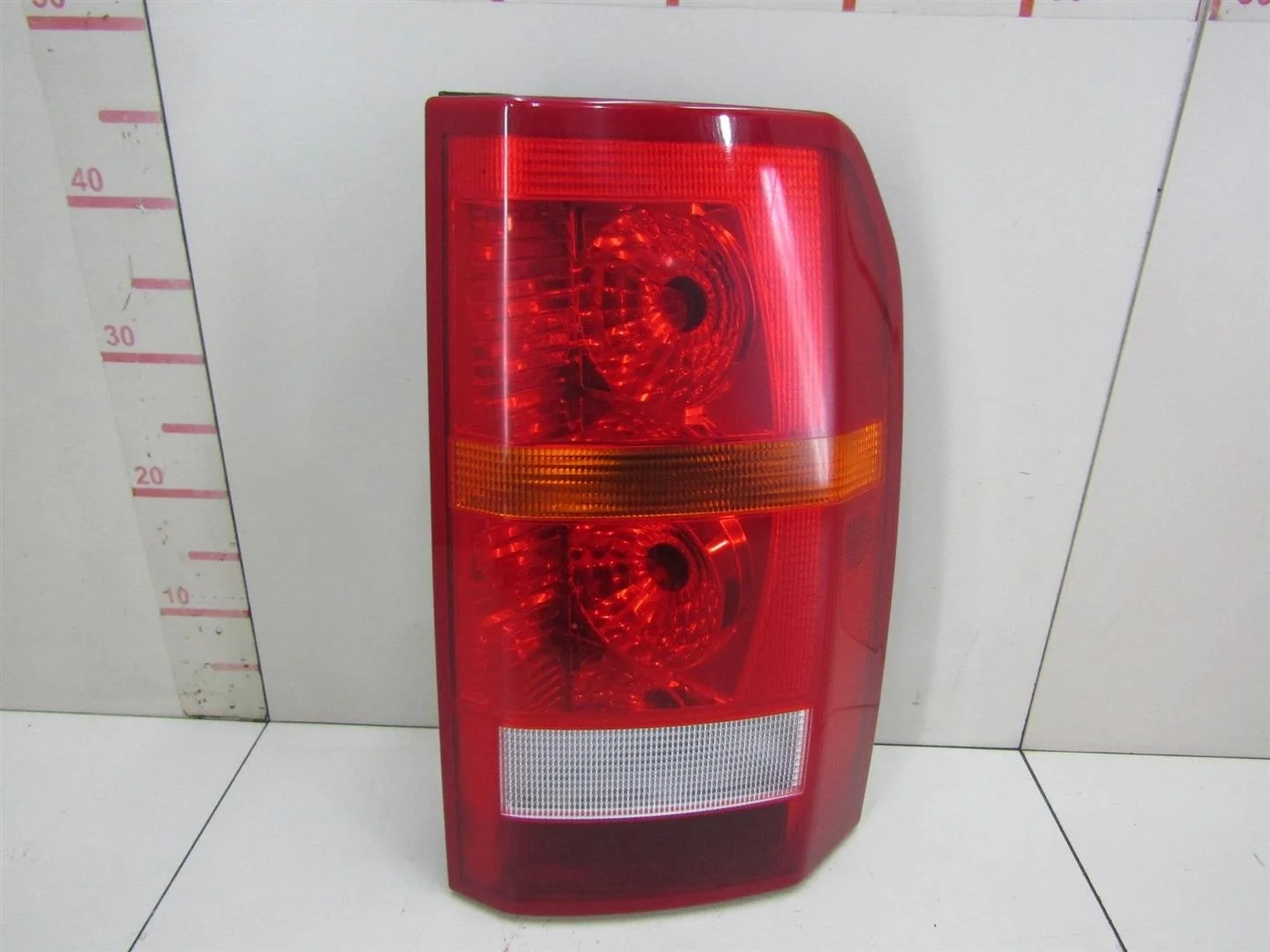 Фонарь задний правый Land Rover Discovery III 2004-2009  [XFB000563]  2.7 в Вологде